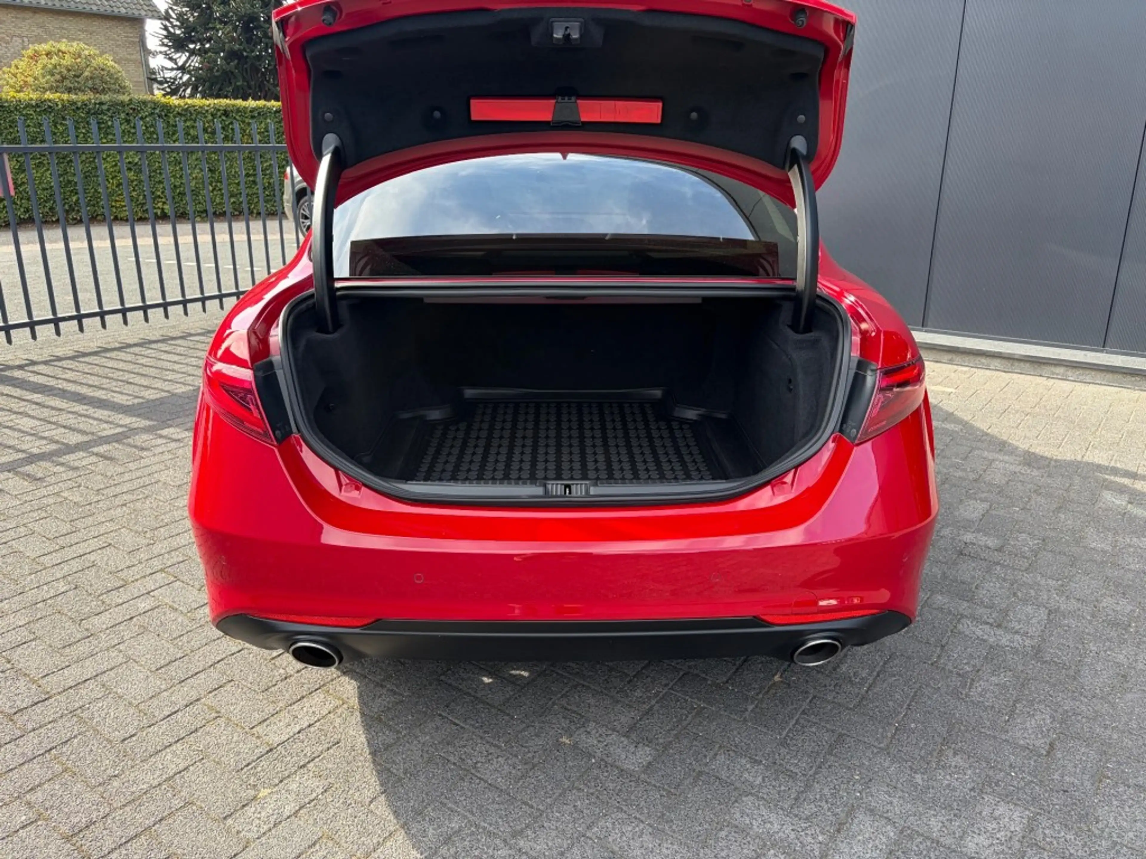 Alfa Romeo Giulia 2.2 Leder Navi Xenon Cruise PDC — photo 10