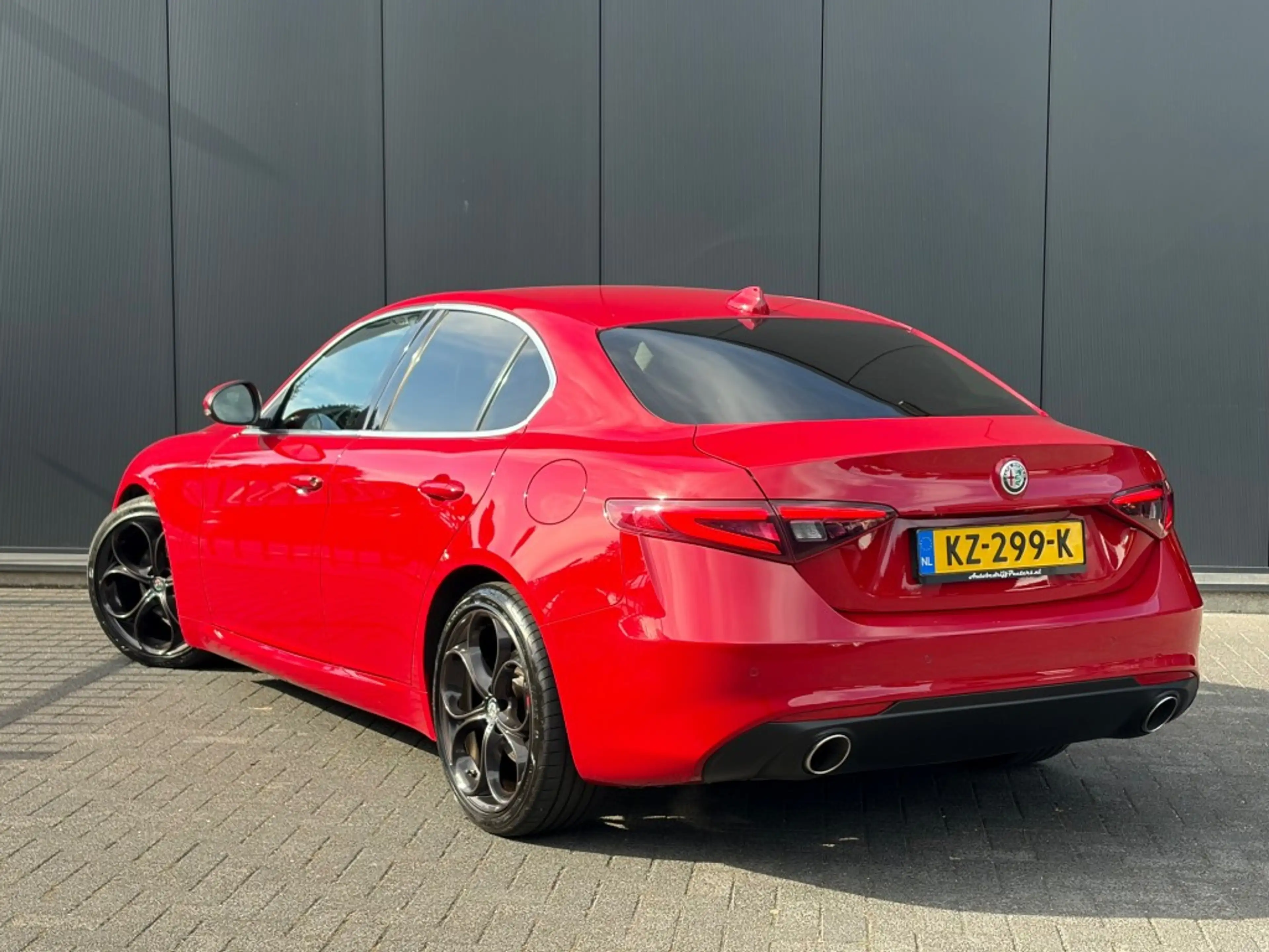 Alfa Romeo Giulia 2.2 Leder Navi Xenon Cruise PDC — photo 9