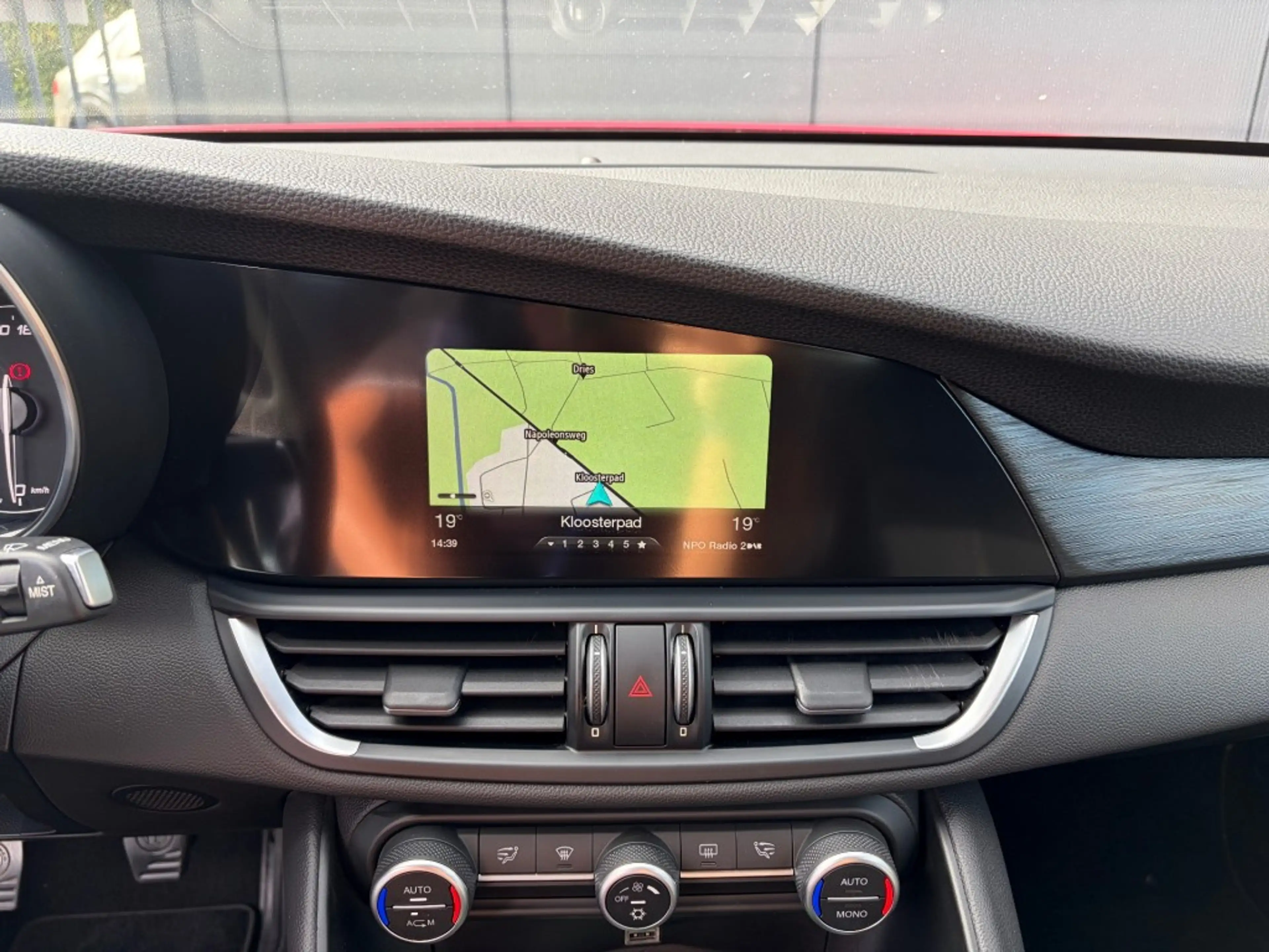 Alfa Romeo Giulia 2.2 Leder Navi Xenon Cruise PDC — photo 7
