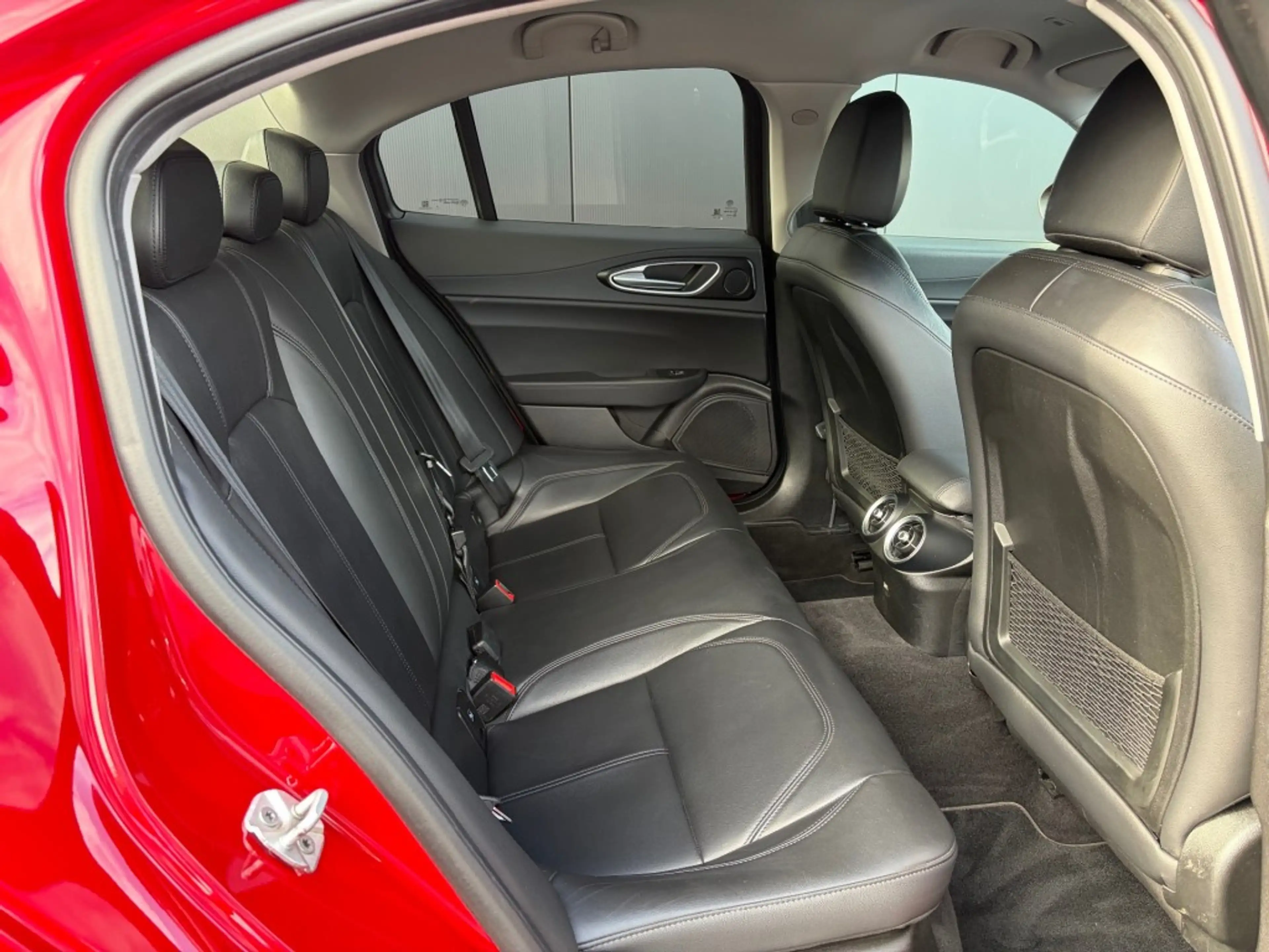 Alfa Romeo Giulia 2.2 Leder Navi Xenon Cruise PDC — photo 4