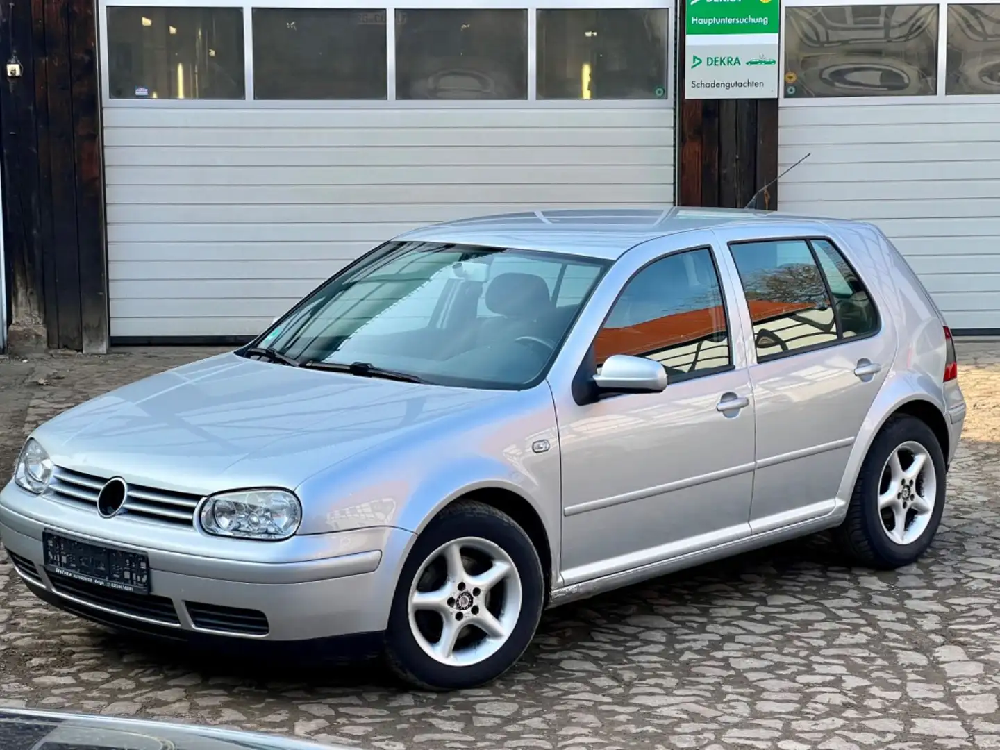 Volkswagen Golf 1.9TDI 85kW Sport Edition - 2