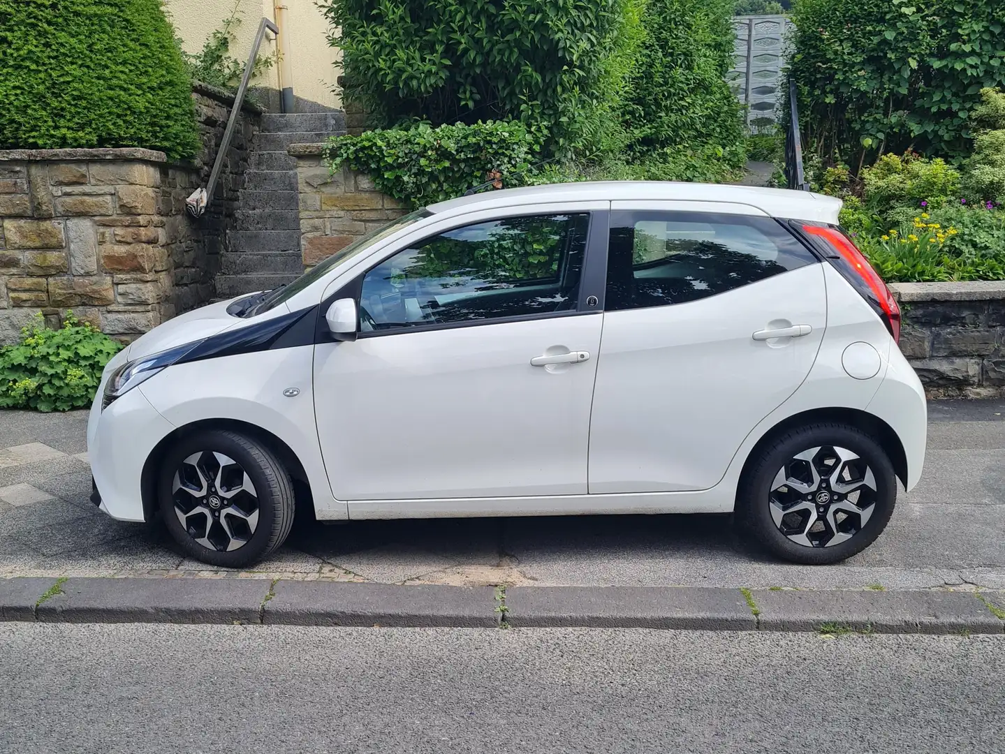 Toyota Aygo Aygo x-play Team Deutschland Weiß - 1