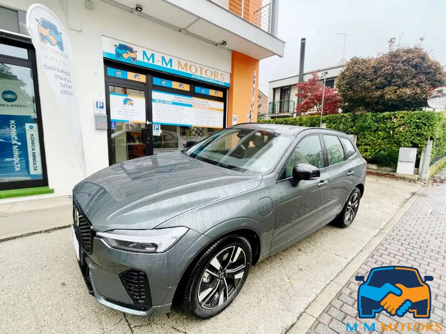 Volvo XC60 T6 Plug-in hybrid AWD pari al nuovo Gris - 1