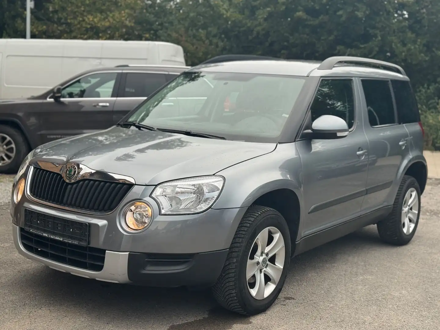 Skoda Yeti 1.2 Active Plus Edition 2.Hand Scheckheft Grau - 1
