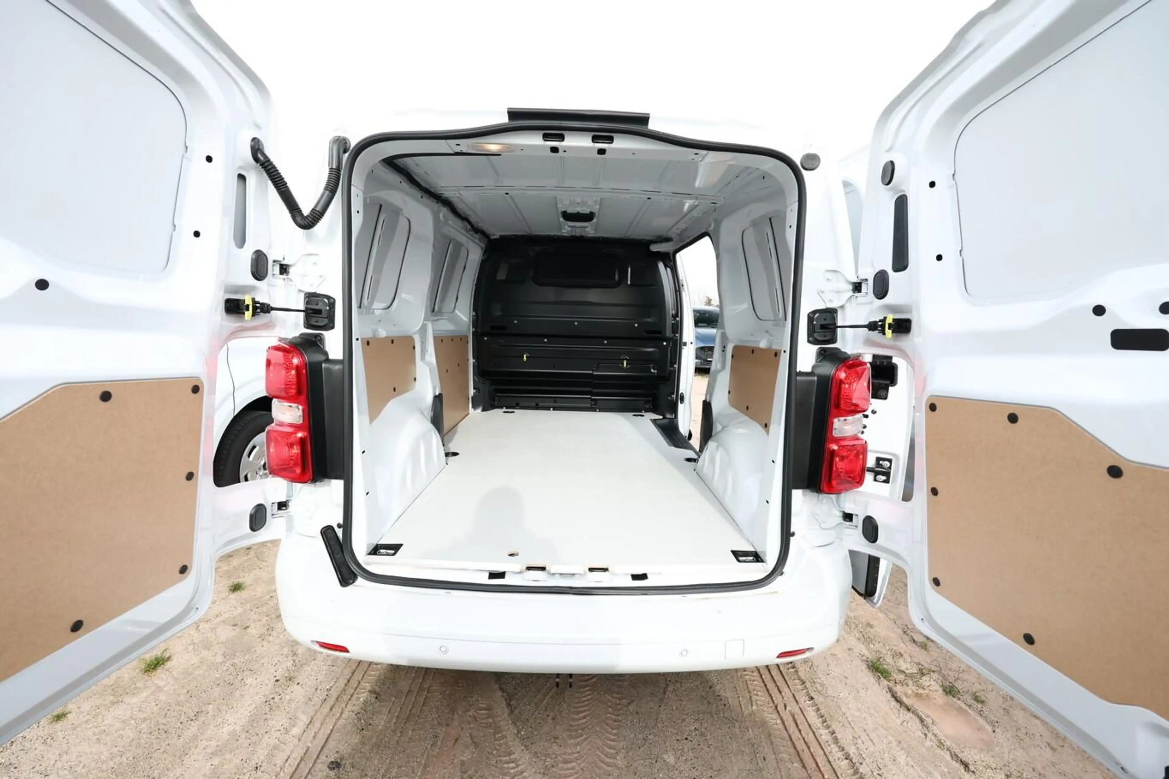 Fiat Scudo AT AHK LED Navi10" Keyl LM17" ACC Kam PDC 130 k... — photo 11