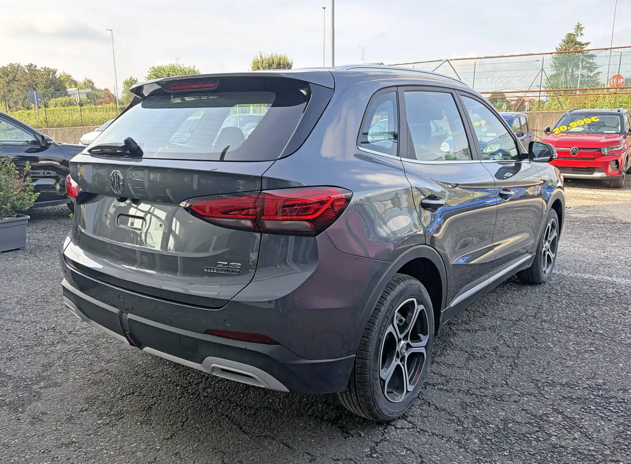 MG ZS