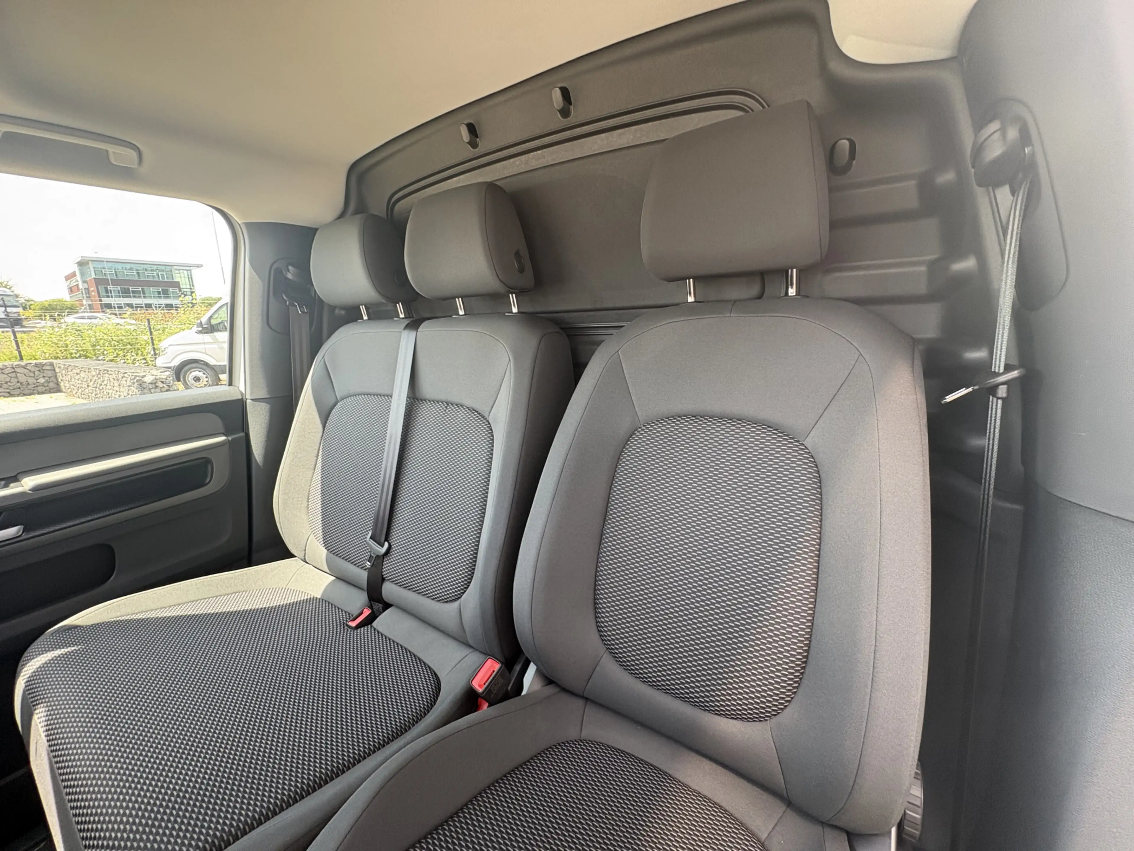 Volkswagen ID. Buzz Cargo Bulli Limited Edition 286PK | Trekhaak | App Conne — photo 15