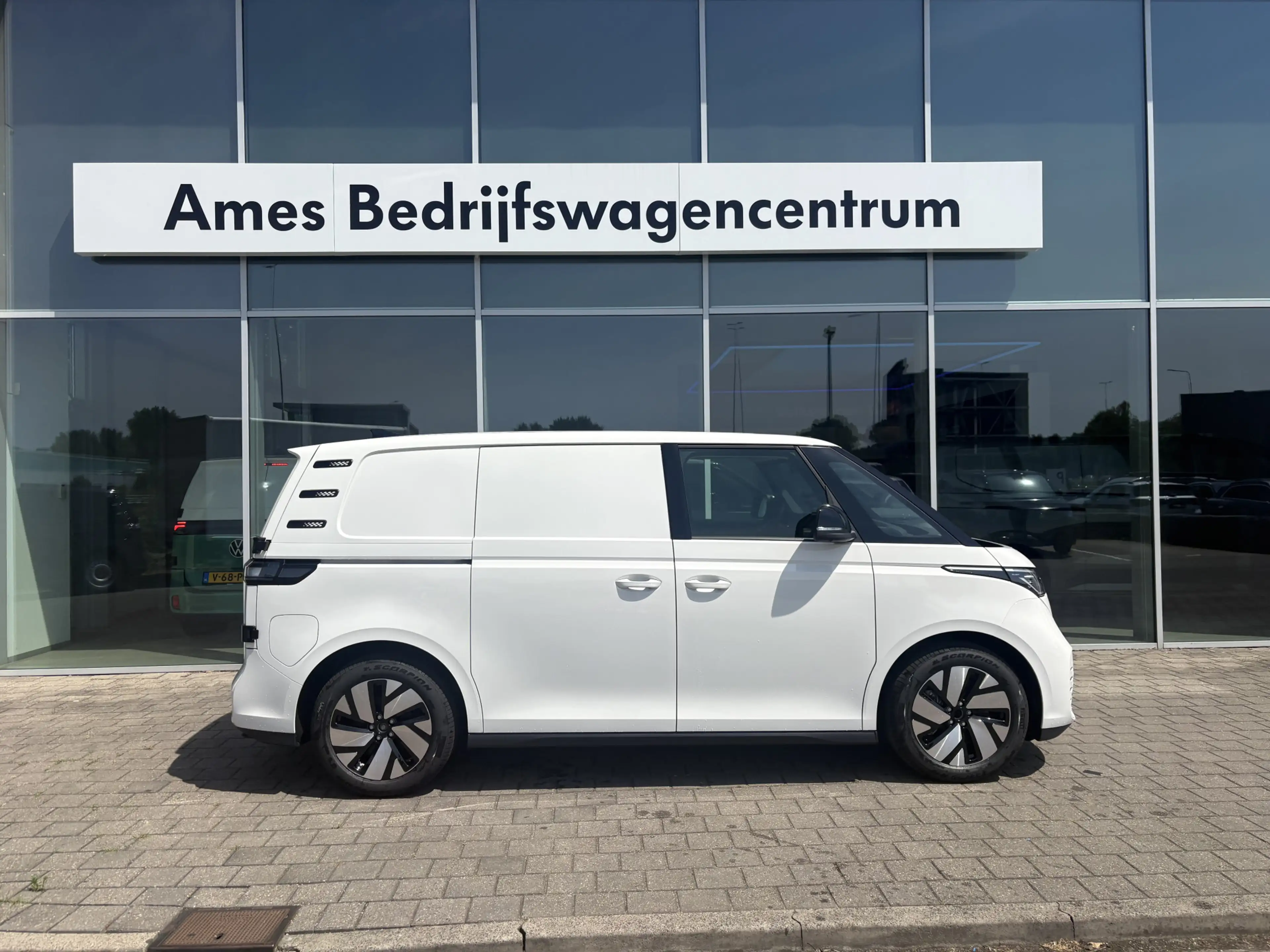 Volkswagen ID. Buzz Cargo Bulli Limited Edition 286PK | Trekhaak | App Conne — photo 3