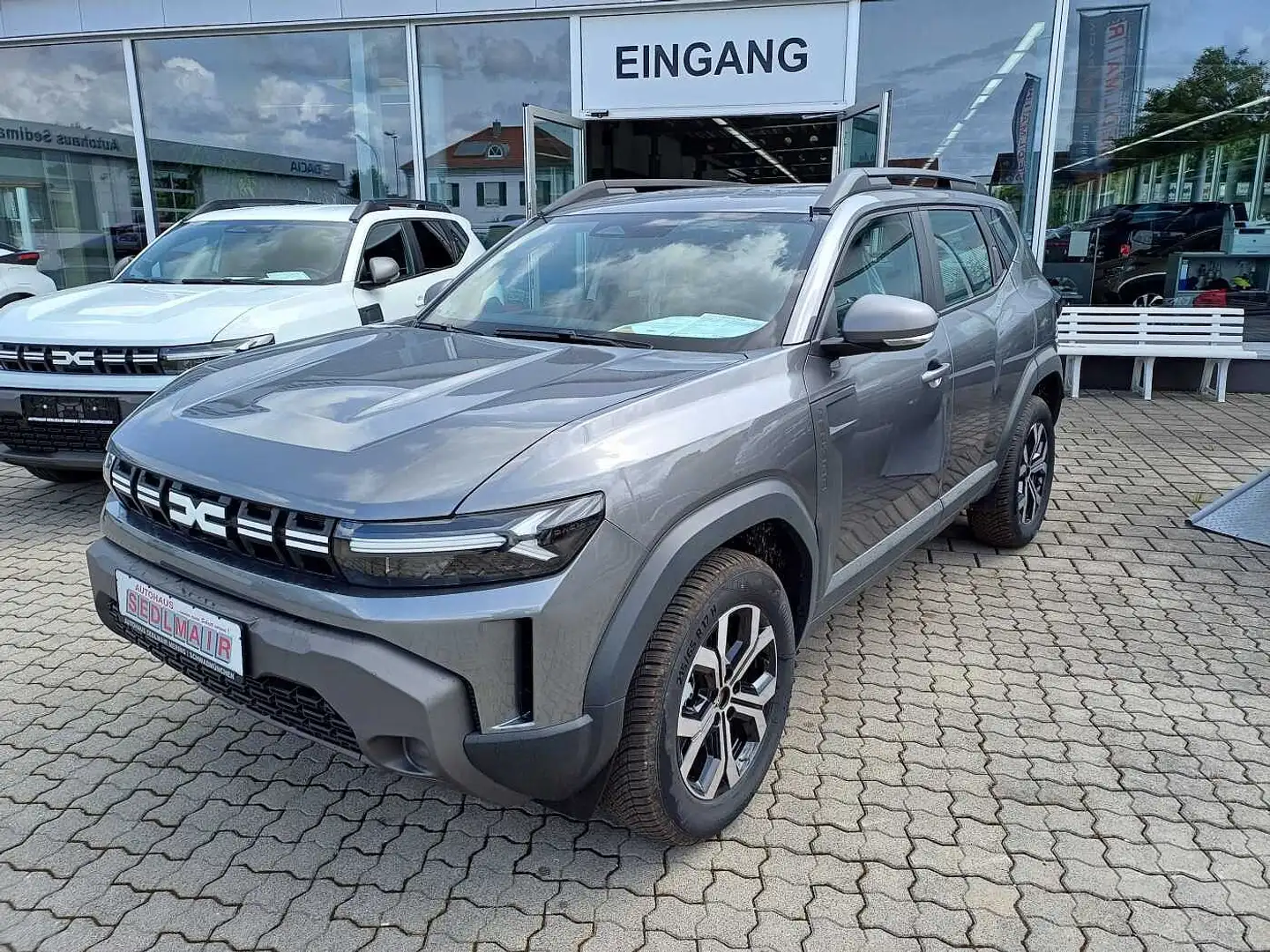 Dacia Duster TCe 130 4x4 Expression/AHK/Winterpaket/SITZHEIZUNG Grau - 2