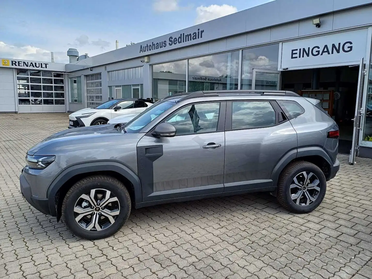 Dacia Duster TCe 130 4x4 Expression/AHK/Winterpaket/SITZHEIZUNG Grau - 1