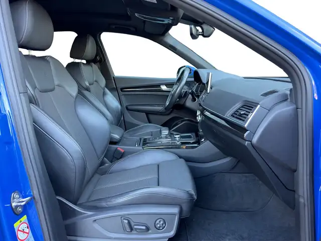 Audi Q5 view 12