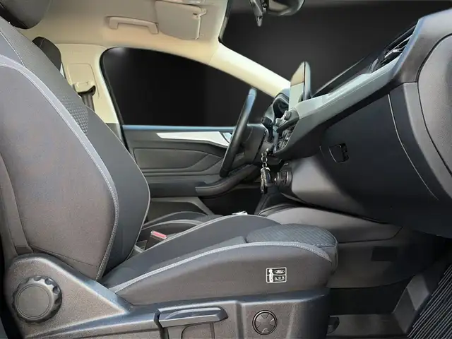 Ford Focus view 15