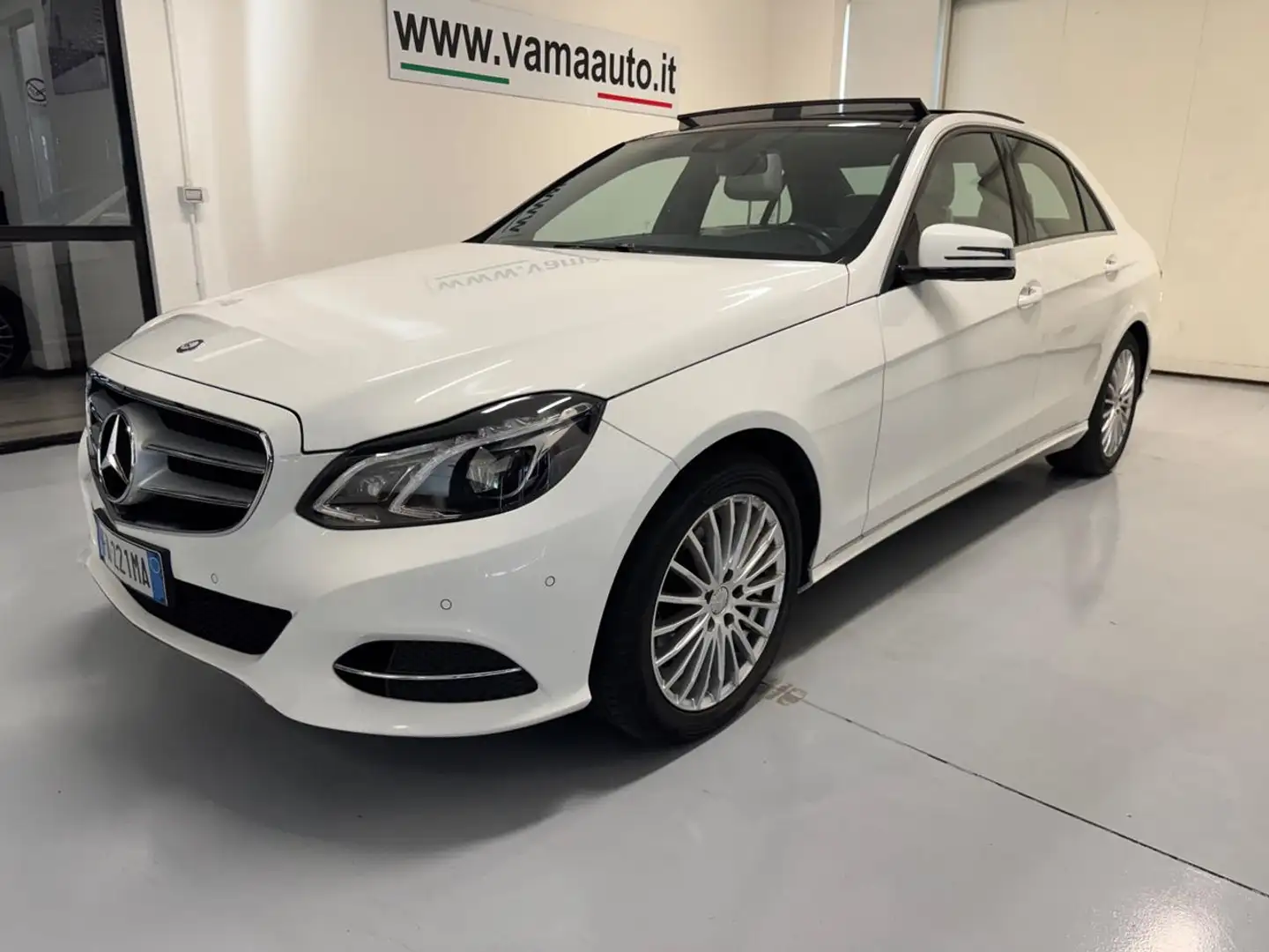 Mercedes-Benz E 350 BlueTEC 4Matic Automatic Premium Bianco - 1