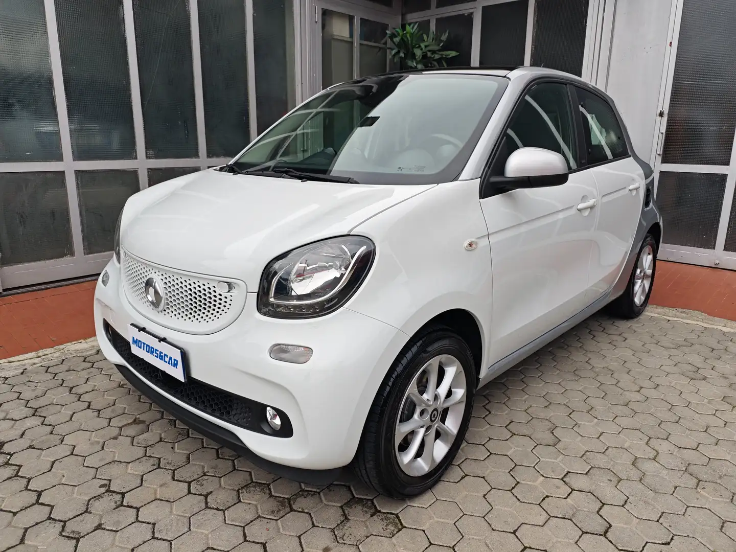 smart forFour AUTOMATICA+TETTO+NAVIGATORE+C. IN LEGA+R. CAMERA Wit - 1