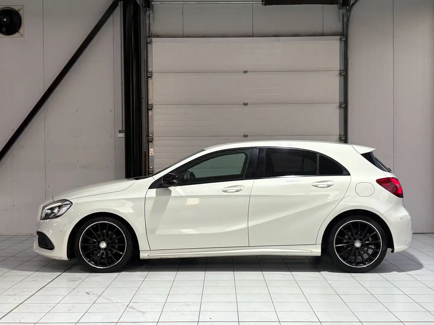 Mercedes-Benz A 160 A 160 *AMG * XENON * CUIR * GPS* JANTES * SPORT* Blanc - 2