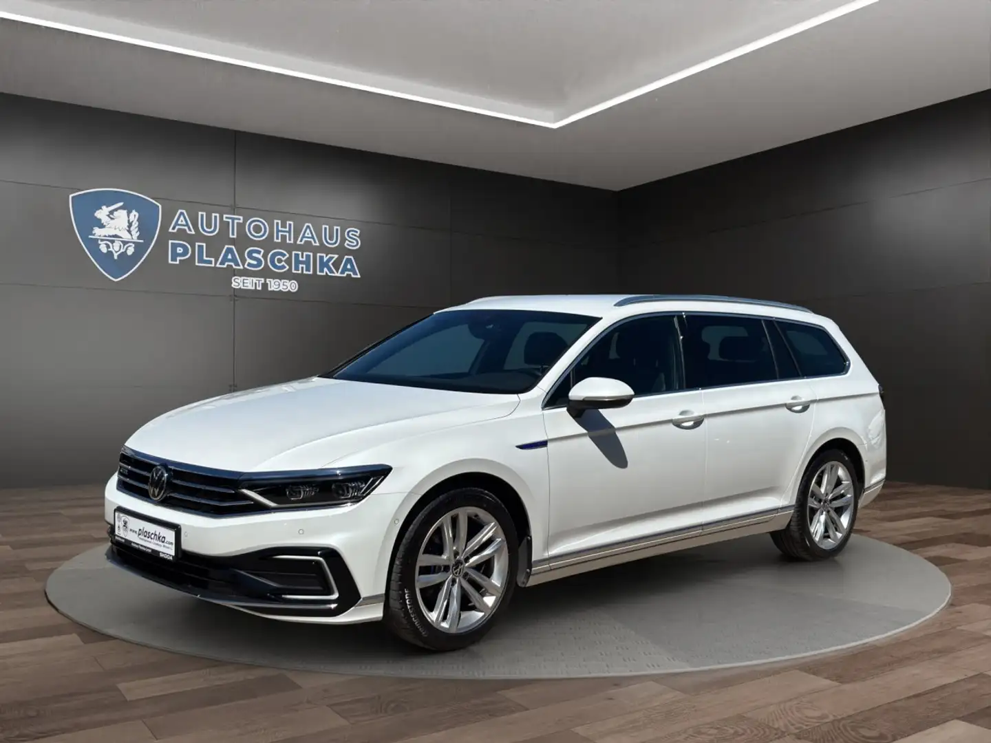 Volkswagen Passat Variant 1.4 TSI DSG GTE PDC+AHK+LED Klima Navi Weiß - 1