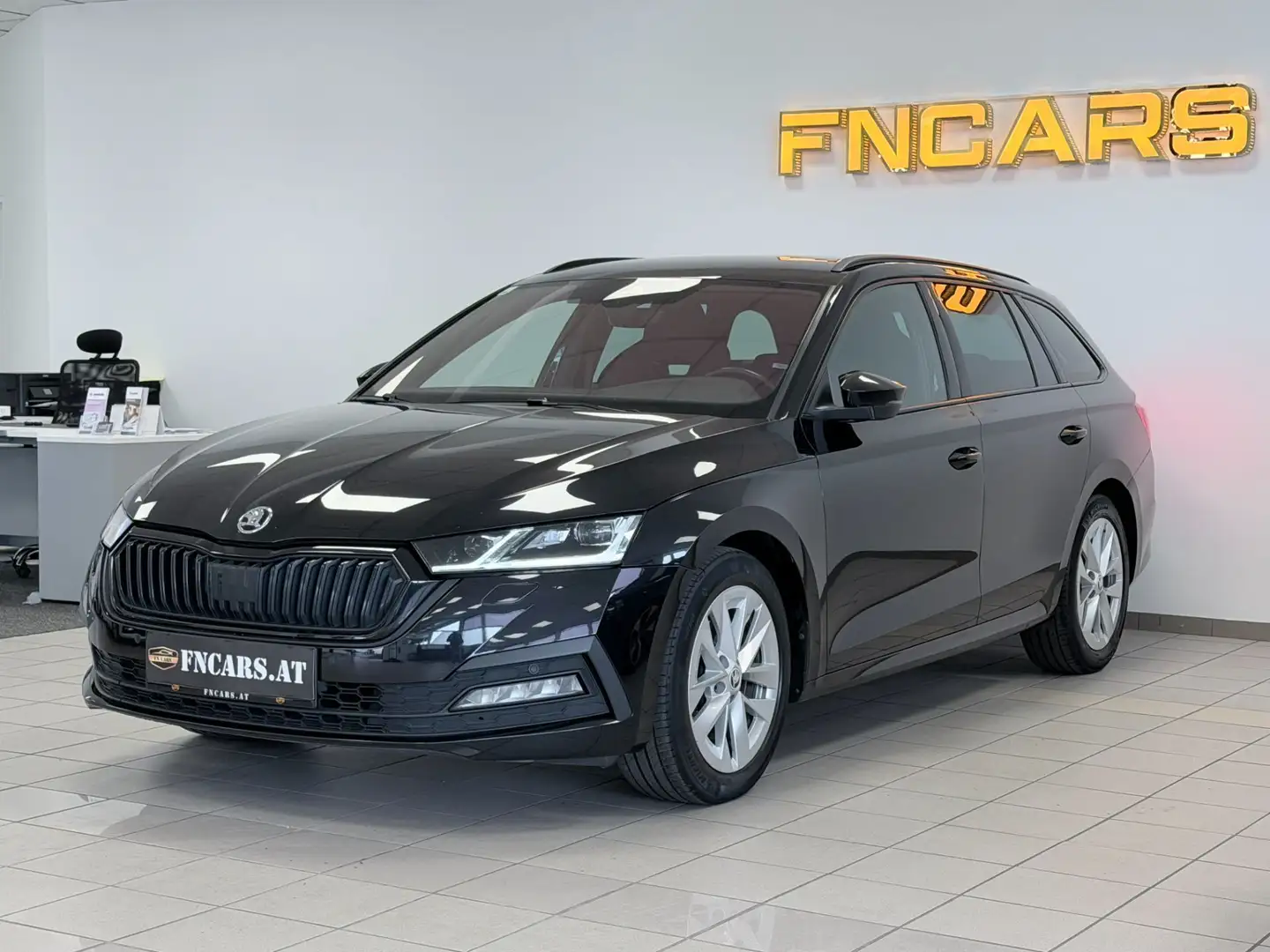 Skoda Octavia Combi 2,0 TDI Style DSG // Sport // Matrix // ACC Schwarz - 2