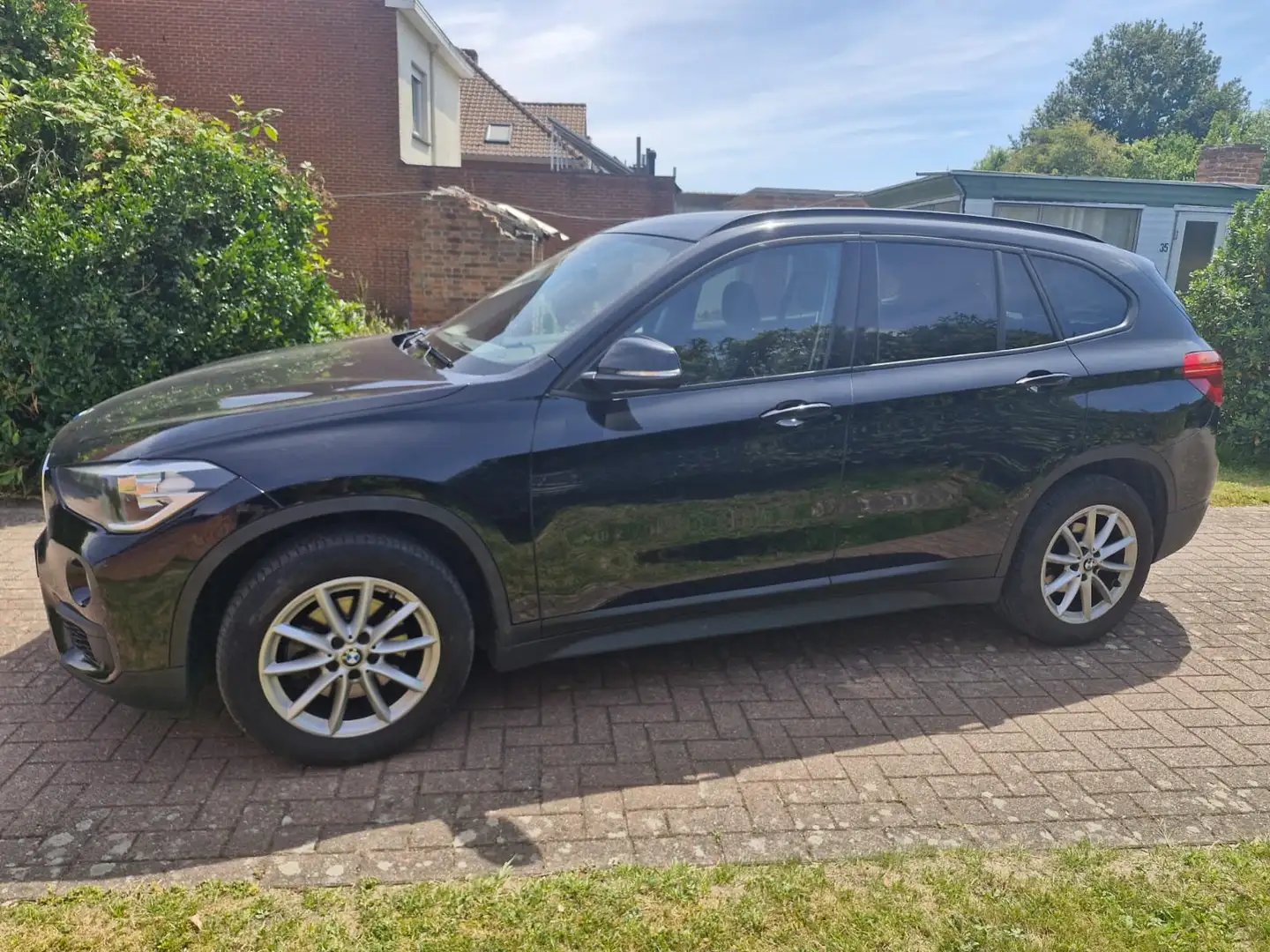 BMW X1 sDrive18i Advantage 91dkm euro6 ful optie garantie Zwart - 2