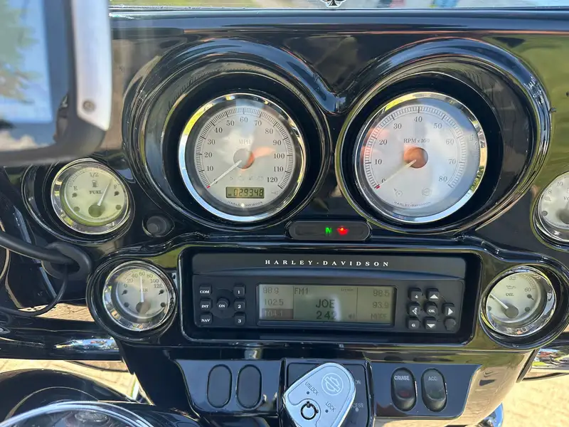 Harley-Davidson Street Glide - foto 8