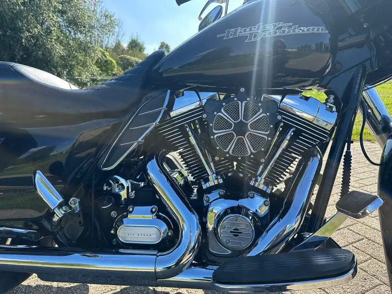 Harley-Davidson Street Glide - foto 5