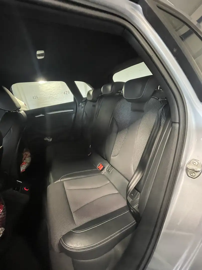 Audi A3 1.8 TFSI Sportback S line Sportpaket - 2