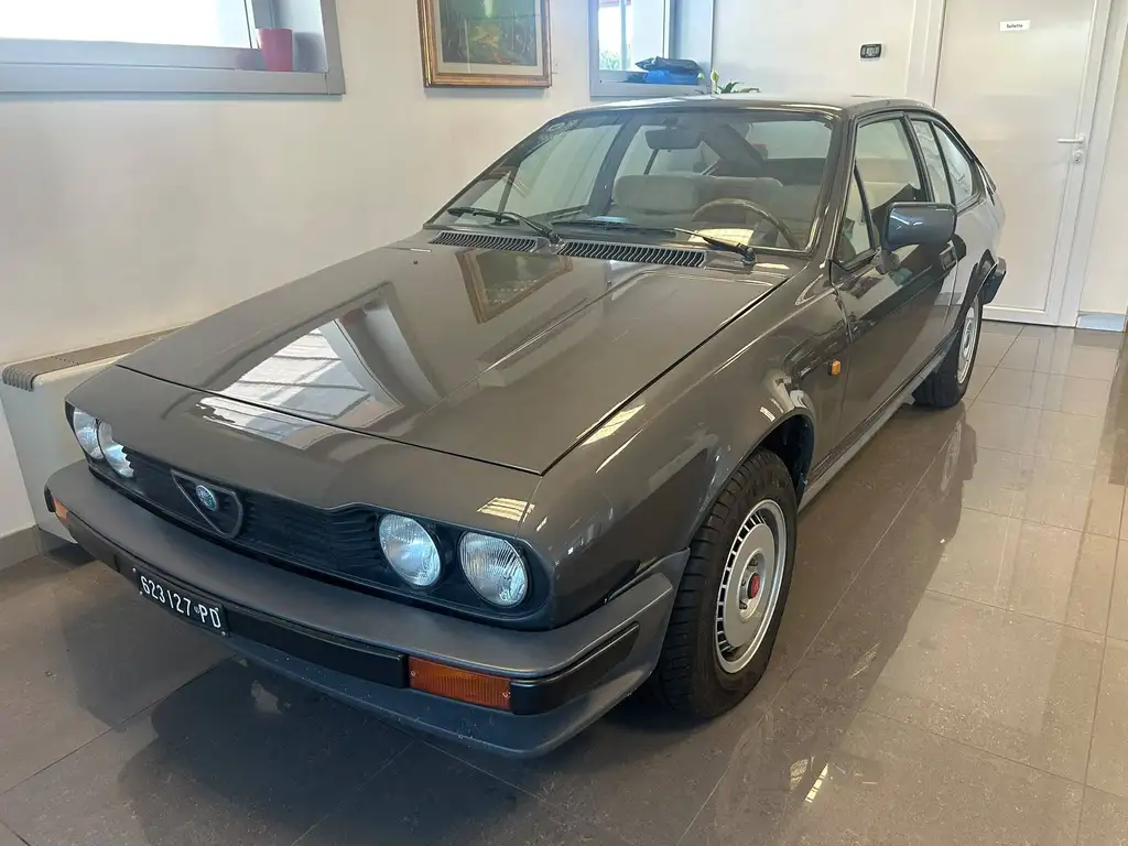 Alfa Romeo GTV 1981 из Европы — купить под ключ