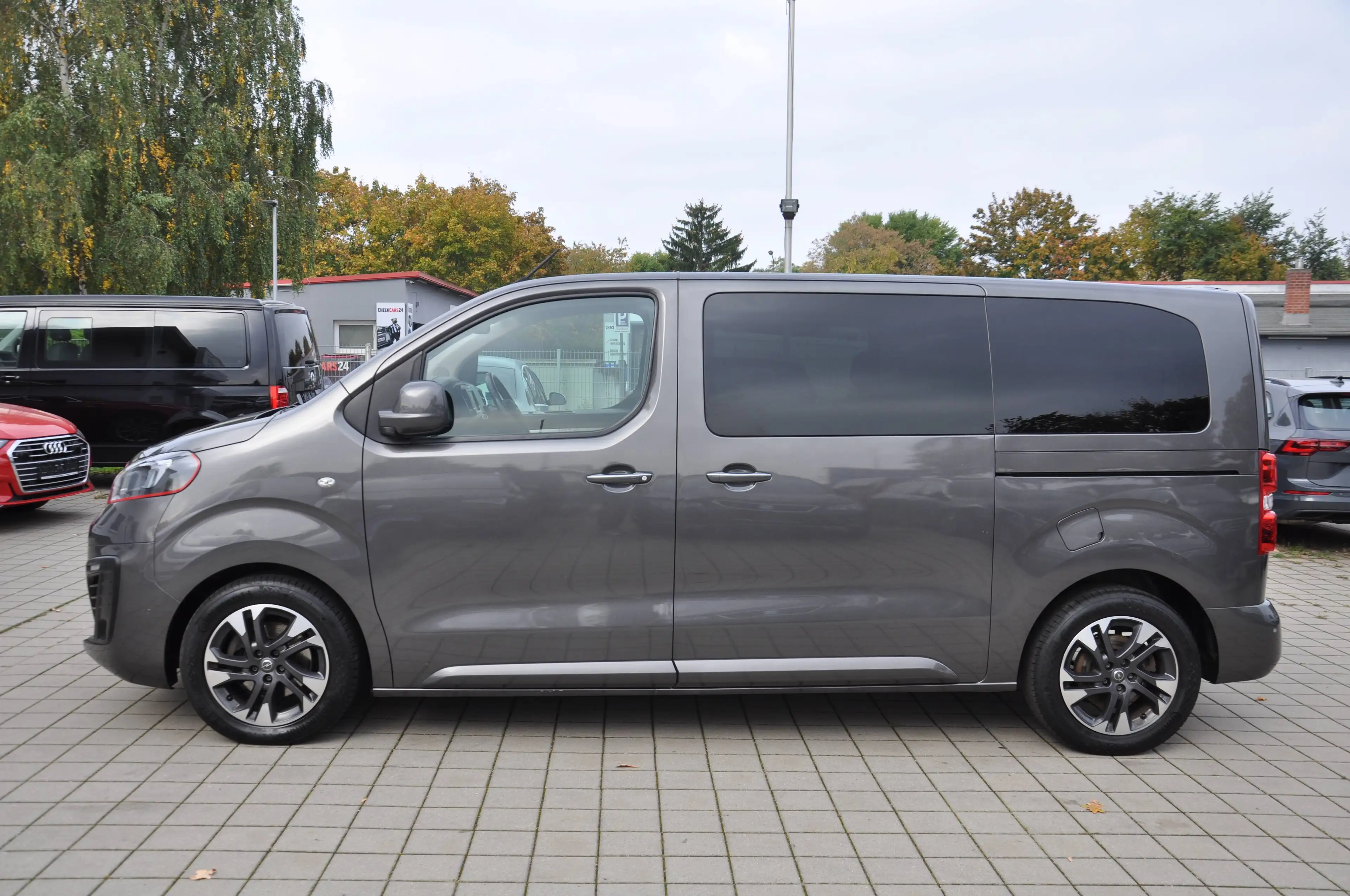 Opel Zafira Life Zafira Life Tourer M Aut. PANO-STANDHZ-HUD-TISCH-XENON-LEDER-ACC-230V-SCHIEBETÜR EL.-MASSAGE-RKAMERA — photo 6