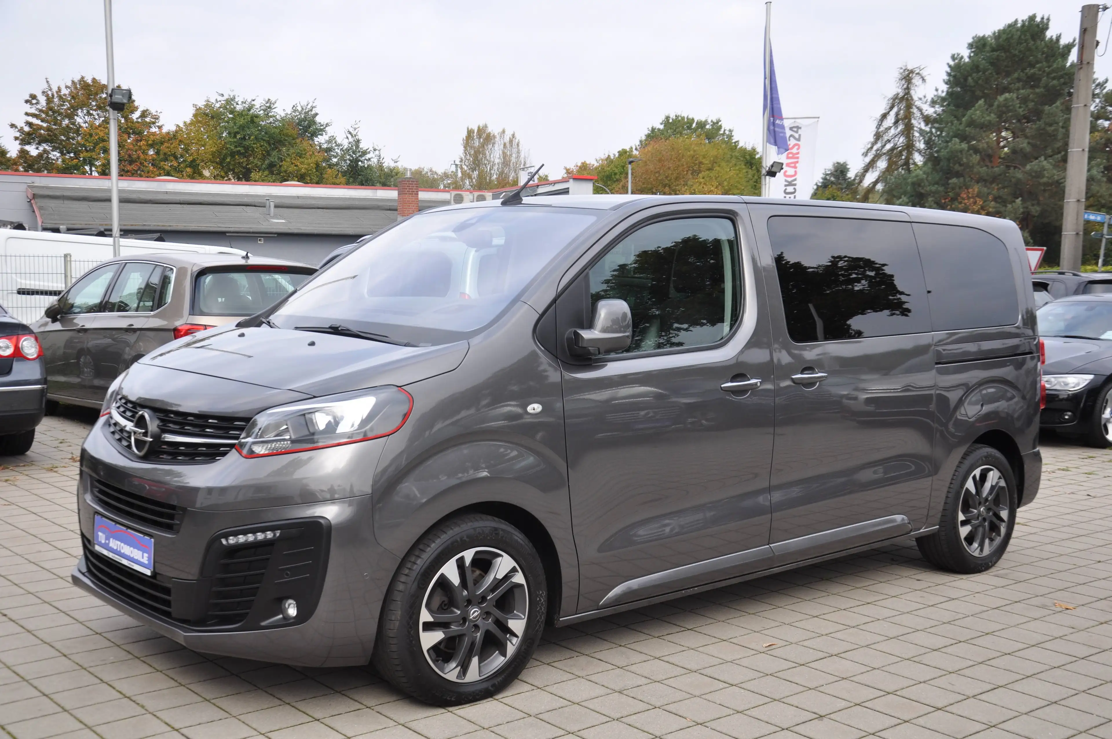 Opel Zafira Life Zafira Life Tourer M Aut. PANO-STANDHZ-HUD-TISCH-XENON-LEDER-ACC-230V-SCHIEBETÜR EL.-MASSAGE-RKAMERA — photo 5