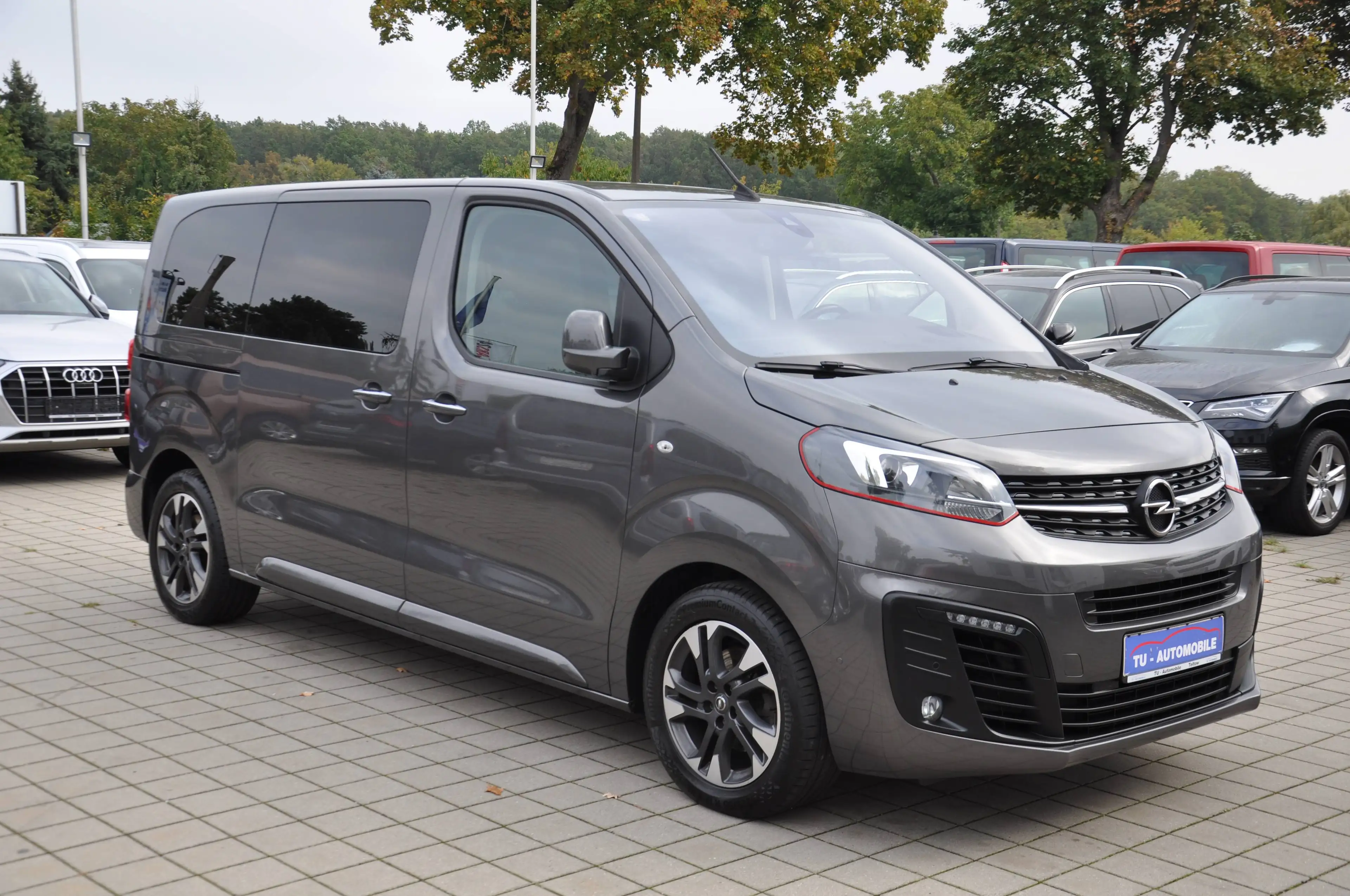 Opel Zafira Life Zafira Life Tourer M Aut. PANO-STANDHZ-HUD-TISCH-XENON-LEDER-ACC-230V-SCHIEBETÜR EL.-MASSAGE-RKAMERA — photo 2