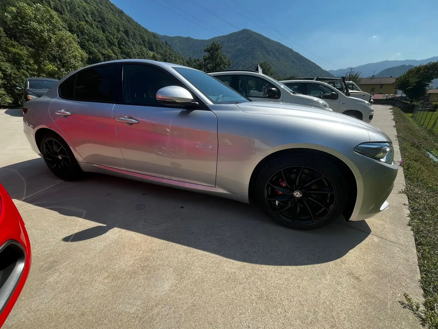 Alfa Romeo Giulia Giulia 2.2 t Rosso Edizione 160cv auto Stříbrná - 2