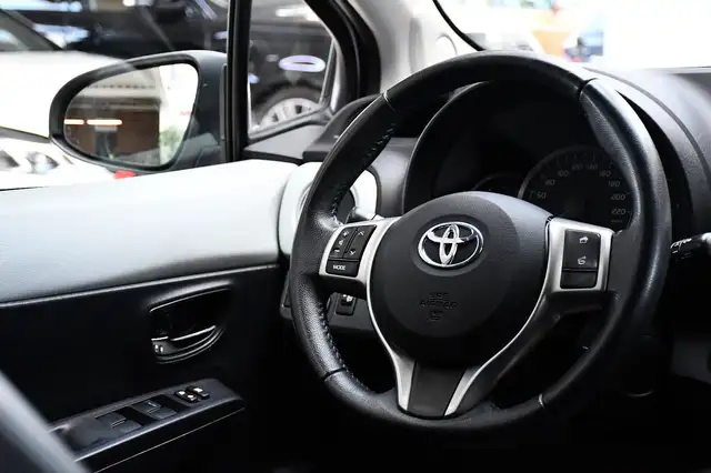 Toyota Yaris view 10