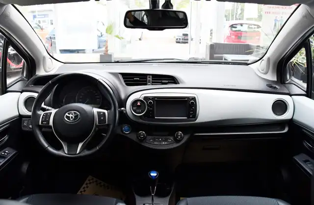 Toyota Yaris view 9