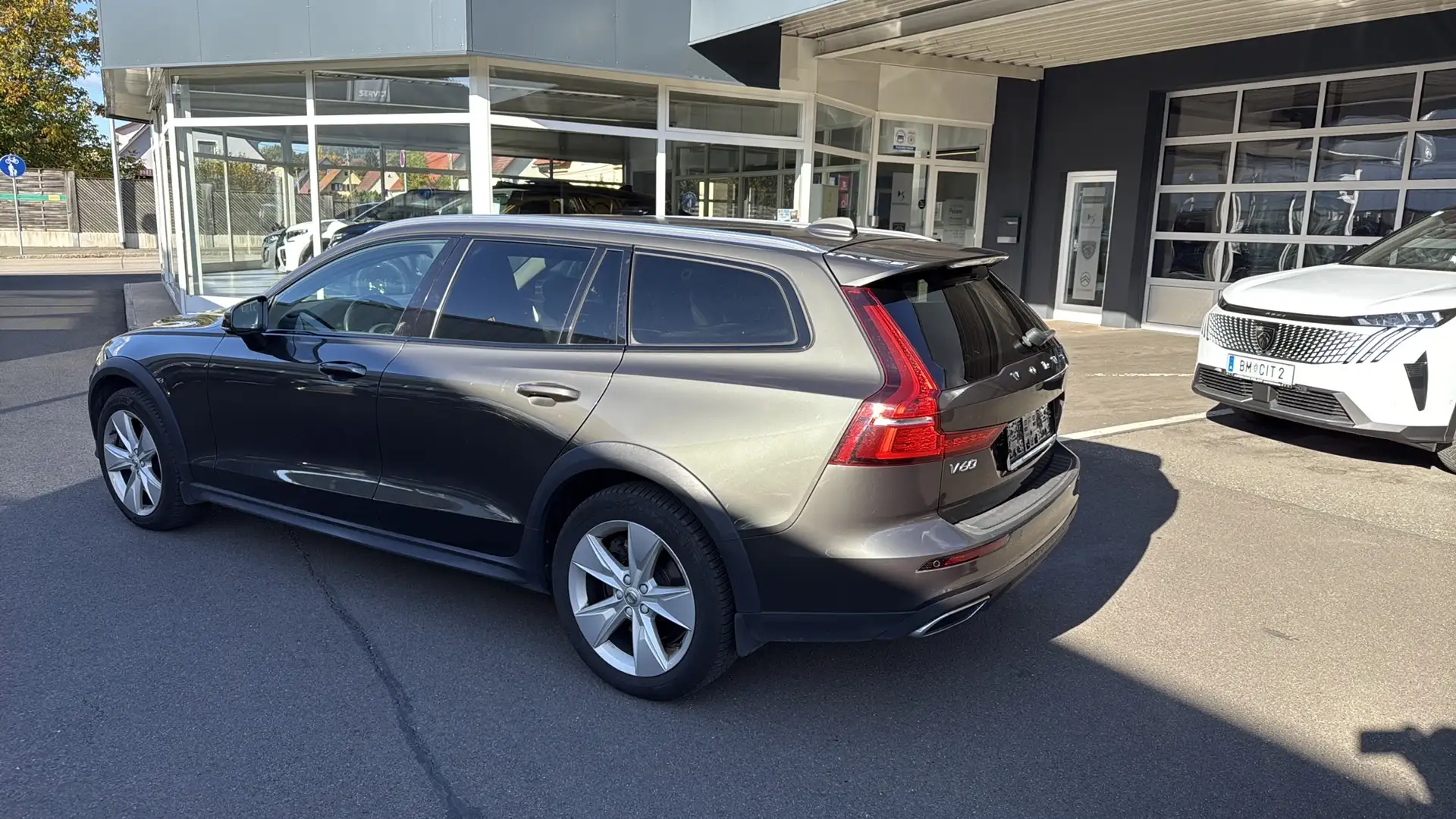 Volvo V60 Cross Country Pro AWD Braun - 2