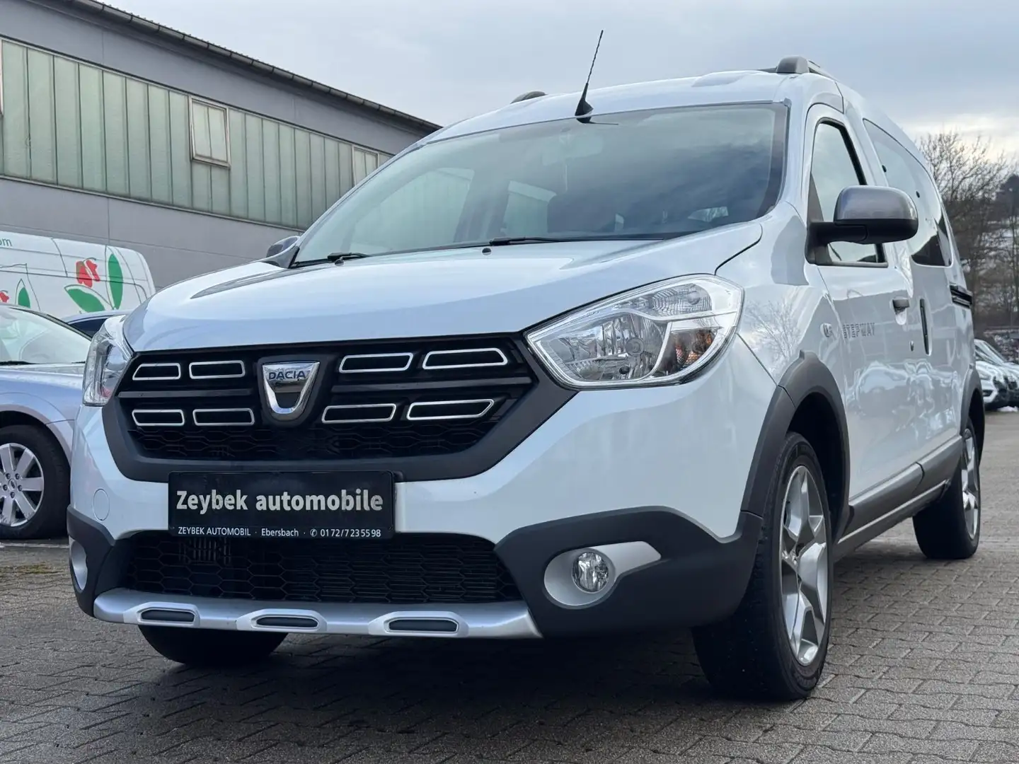 Dacia Dokker TCe 100 GPF Comfort  Stepway Plus*NAVI*CA Weiß - 1