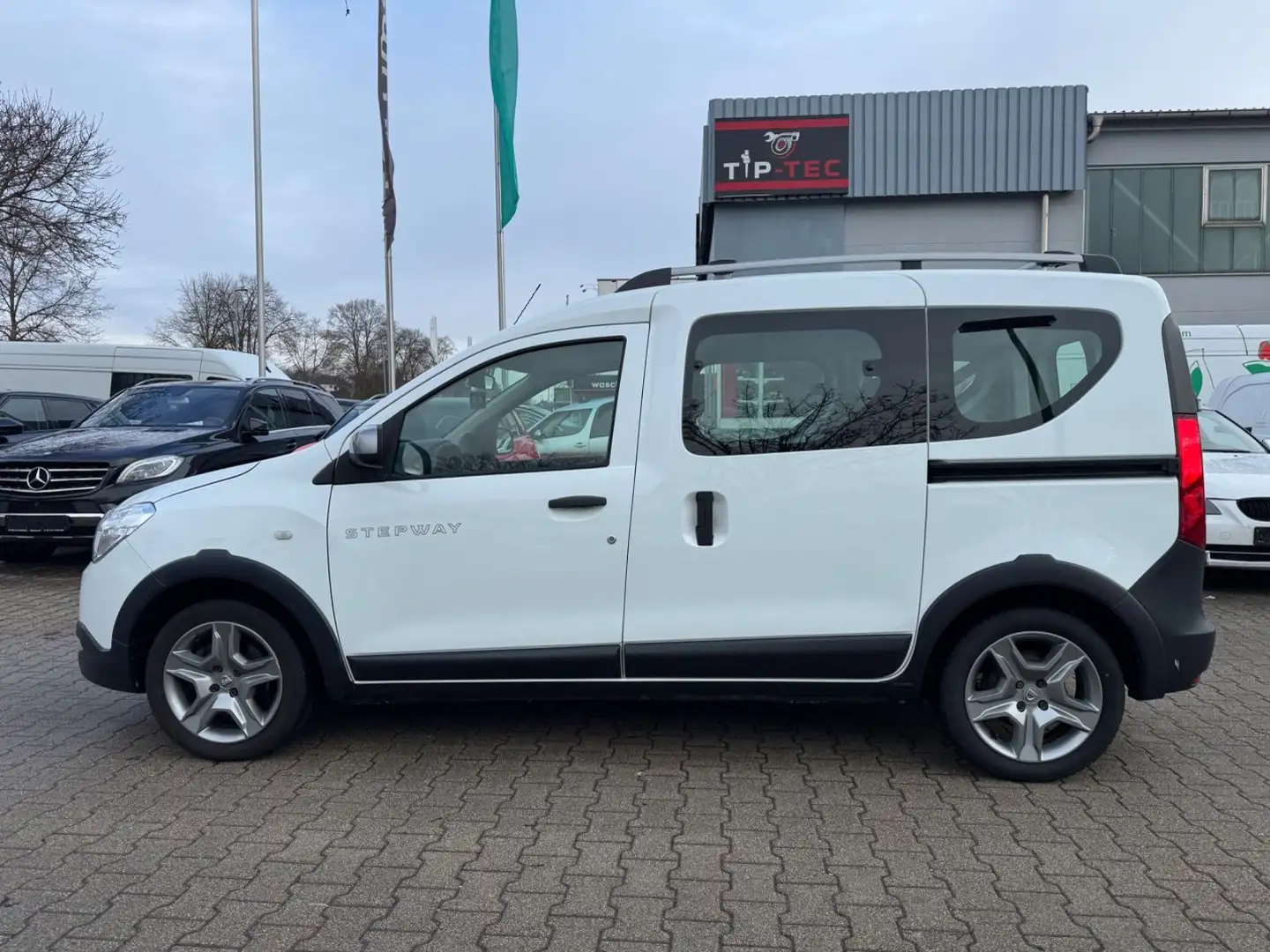 Dacia Dokker TCe 100 GPF Comfort  Stepway Plus*NAVI*CA Weiß - 2