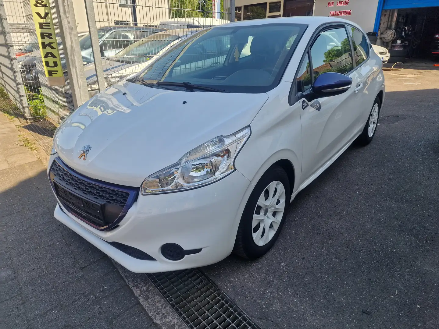 Peugeot 208 Like Blanc - 1
