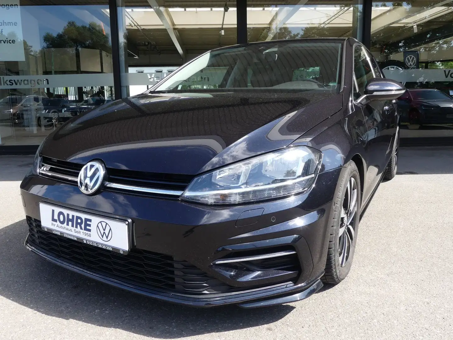 Volkswagen Golf VII 1.0 TSI R-LINE Zwart - 1