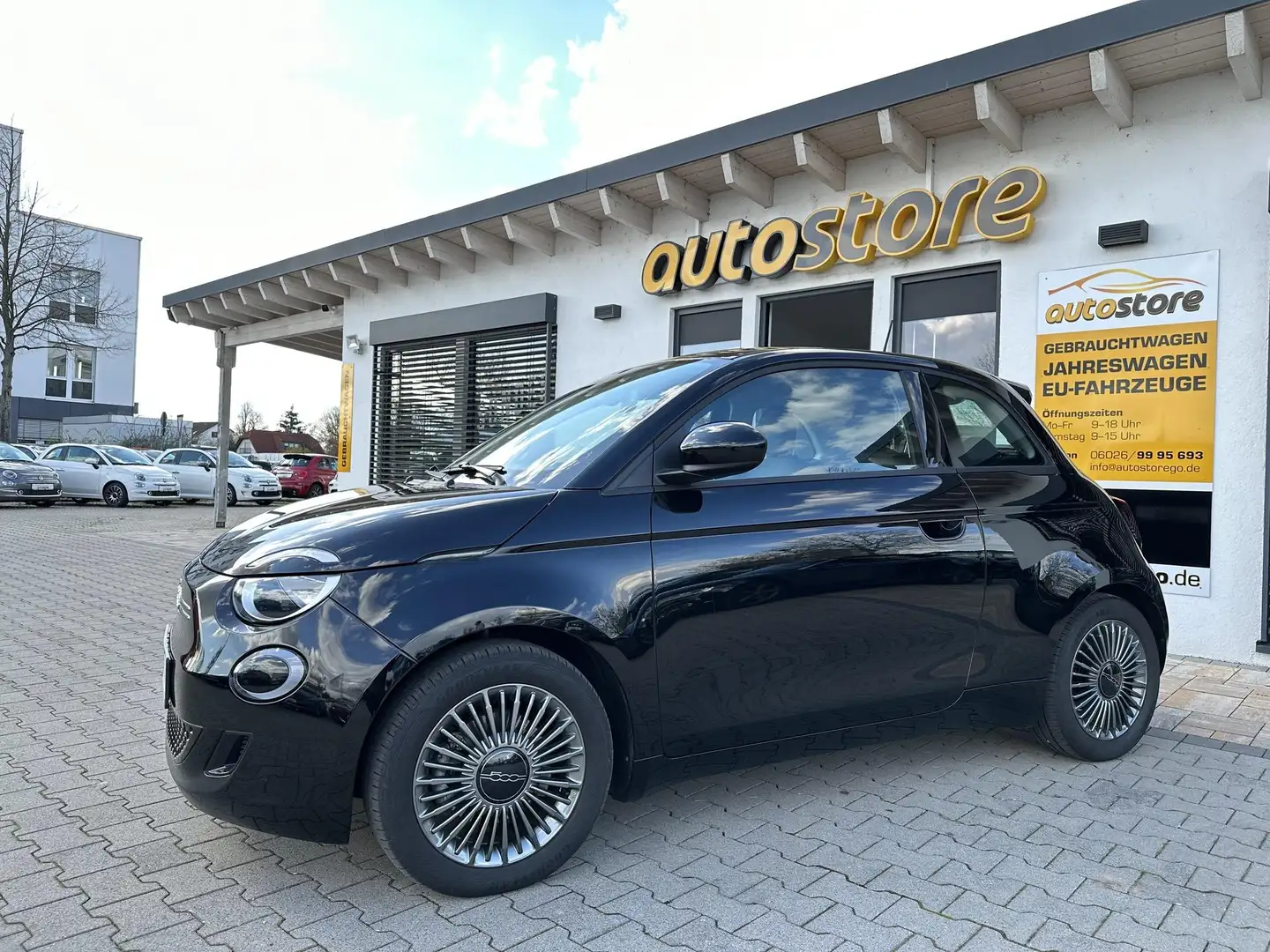Fiat 500e Icon 87 kW (118 PS), Automatik, Frontantrieb Schwarz - 1