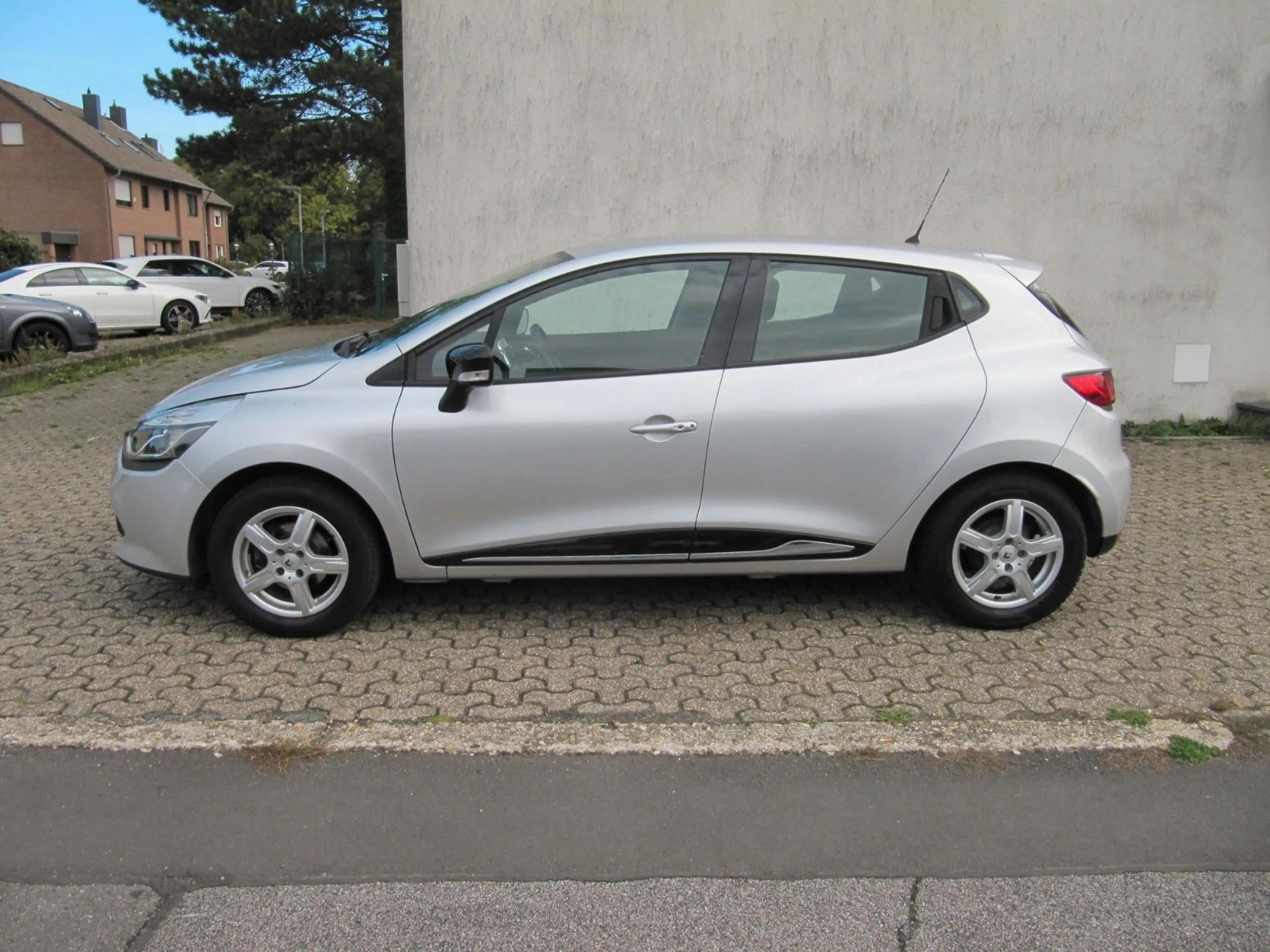 Renault Clio IV Paris. 8 fach auf Alu. Tempom. — photo 2