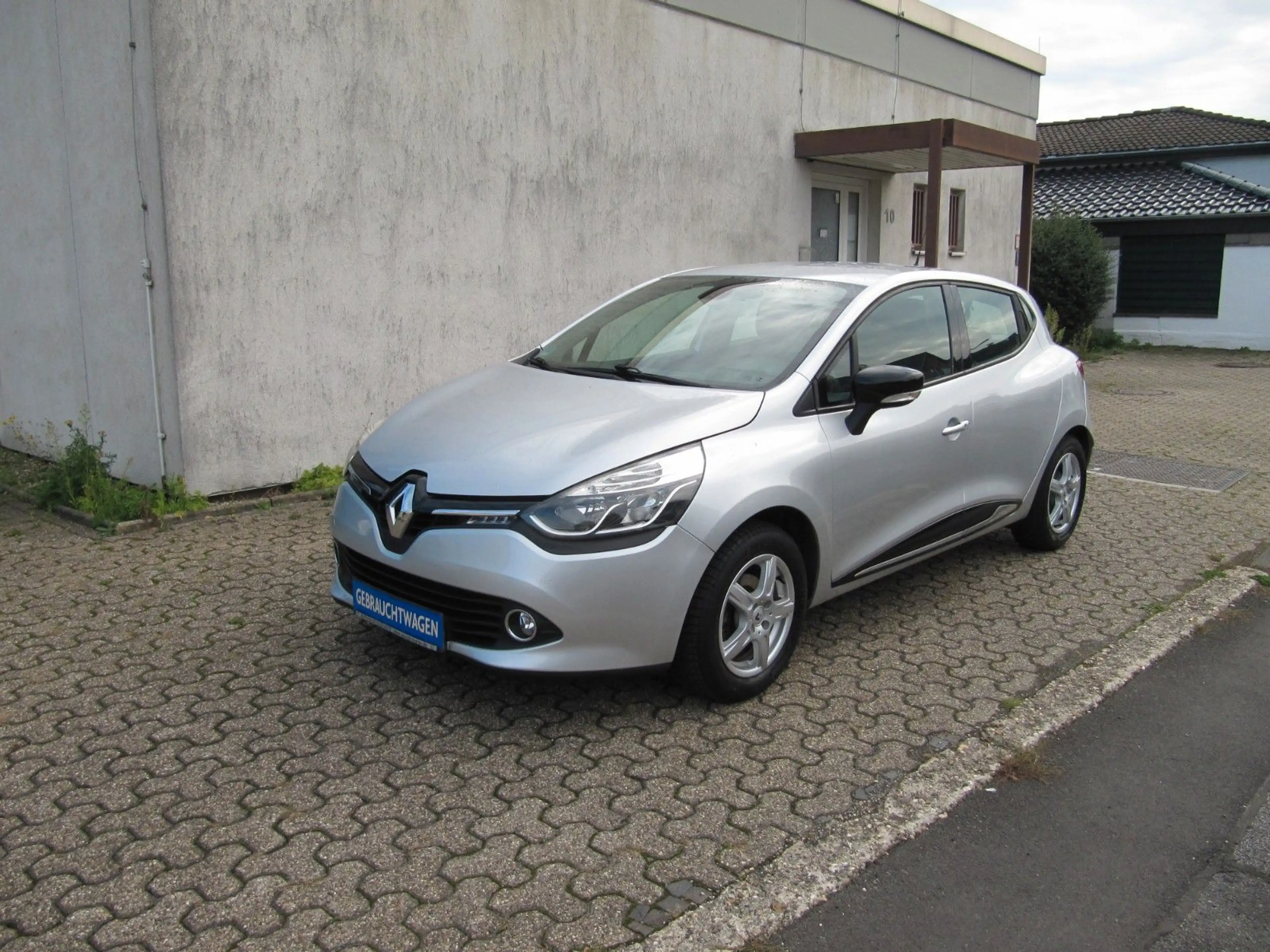 Renault Clio IV Paris. 8 fach auf Alu. Tempom.