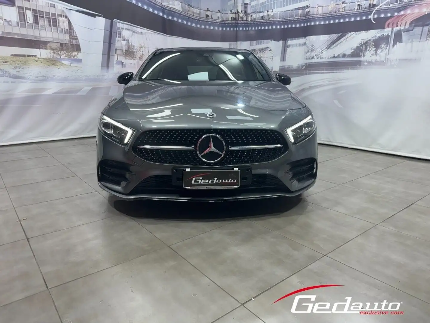 Mercedes-Benz A 180 d Automatic Premium AMG FULL-LED NAVI Gris - 1