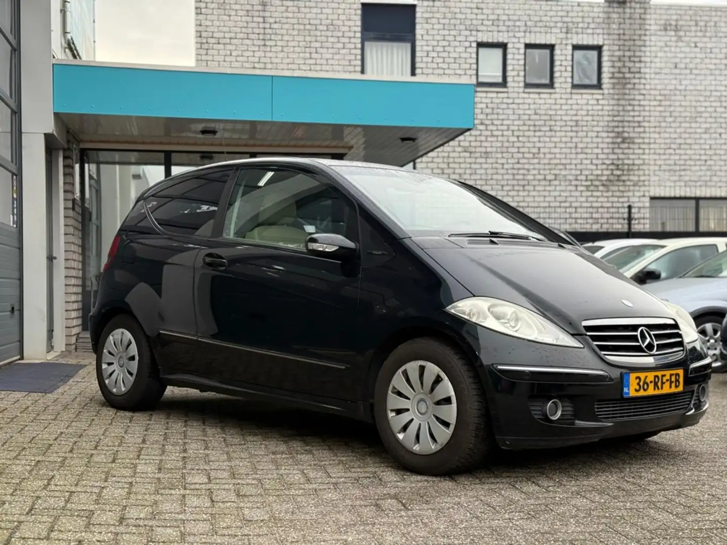 Mercedes-Benz A 200 Avantgarde Schwarz - 2