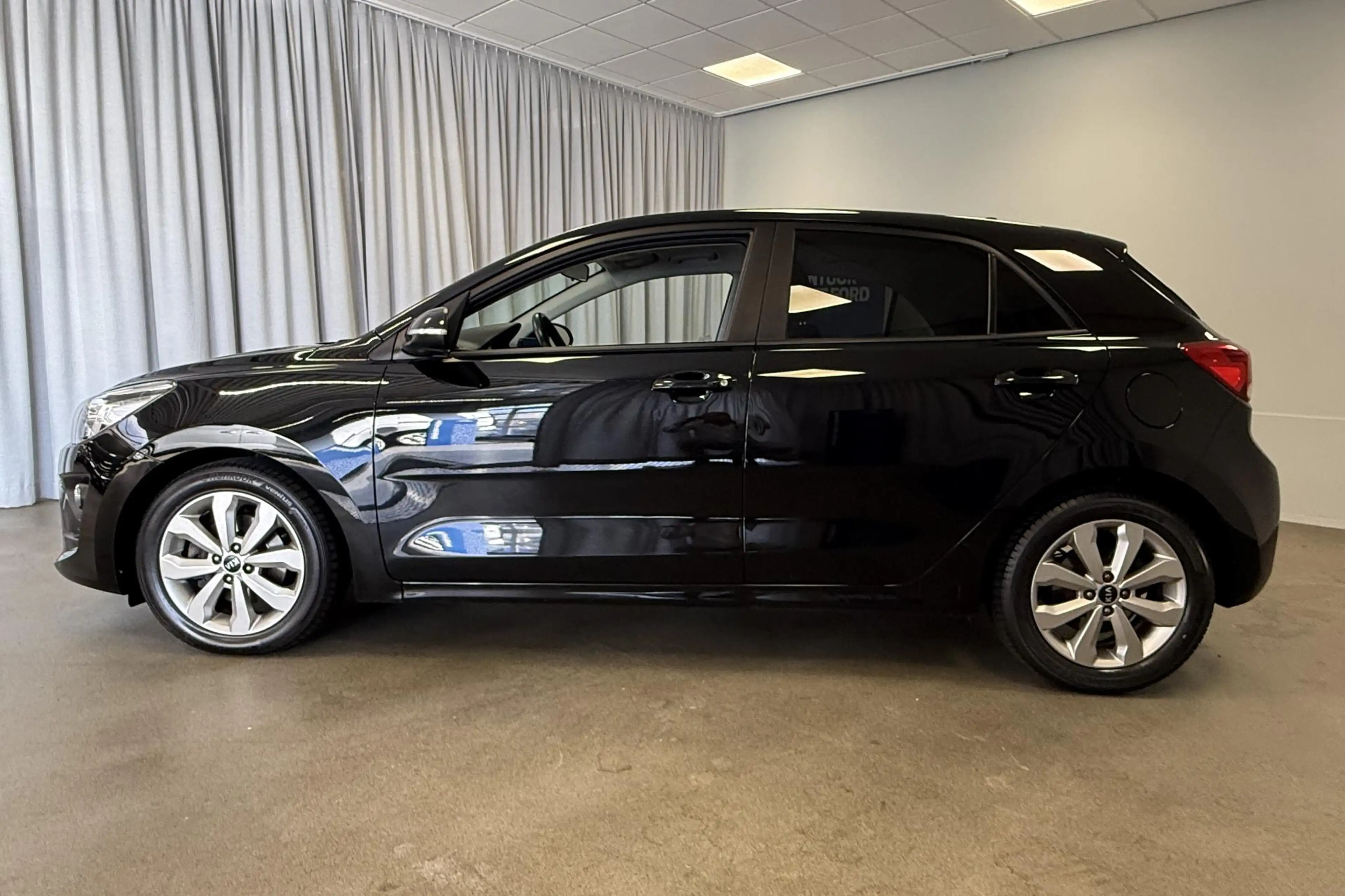 Kia Rio 1.0 T-GDi MHEV DynamicPlusLine — photo 8
