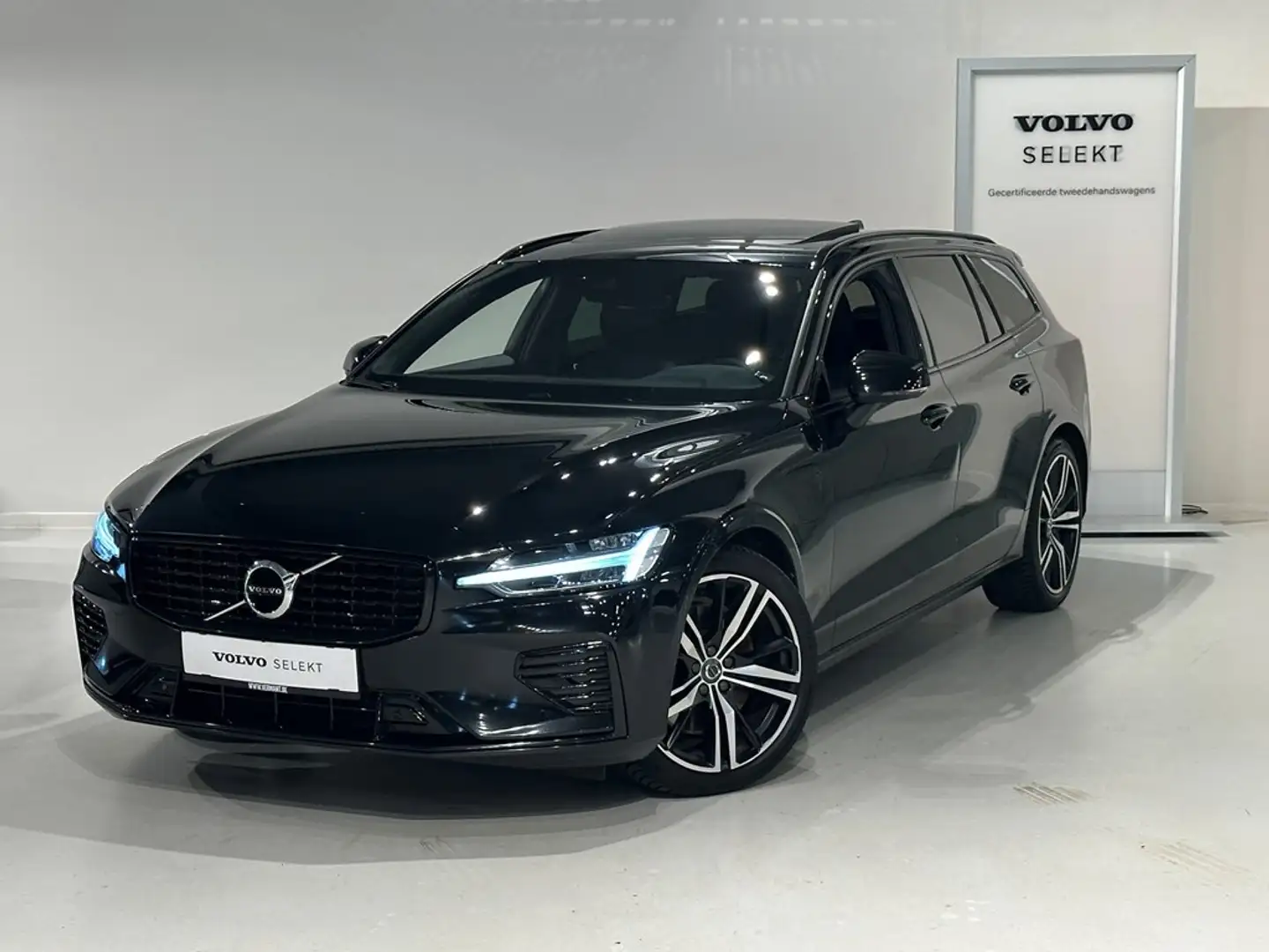Volvo V60 T6 Recharge R Design + PANO DAK/ZETELVENTILATIE Zwart - 1