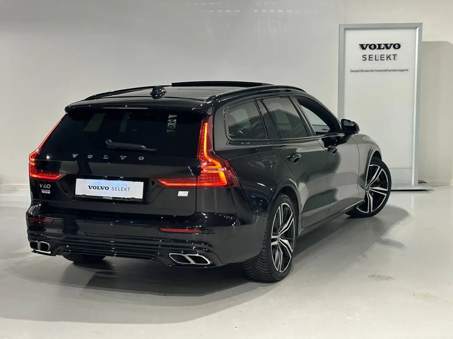 Volvo V60 T6 Recharge R Design + PANO DAK/ZETELVENTILATIE Zwart - 2