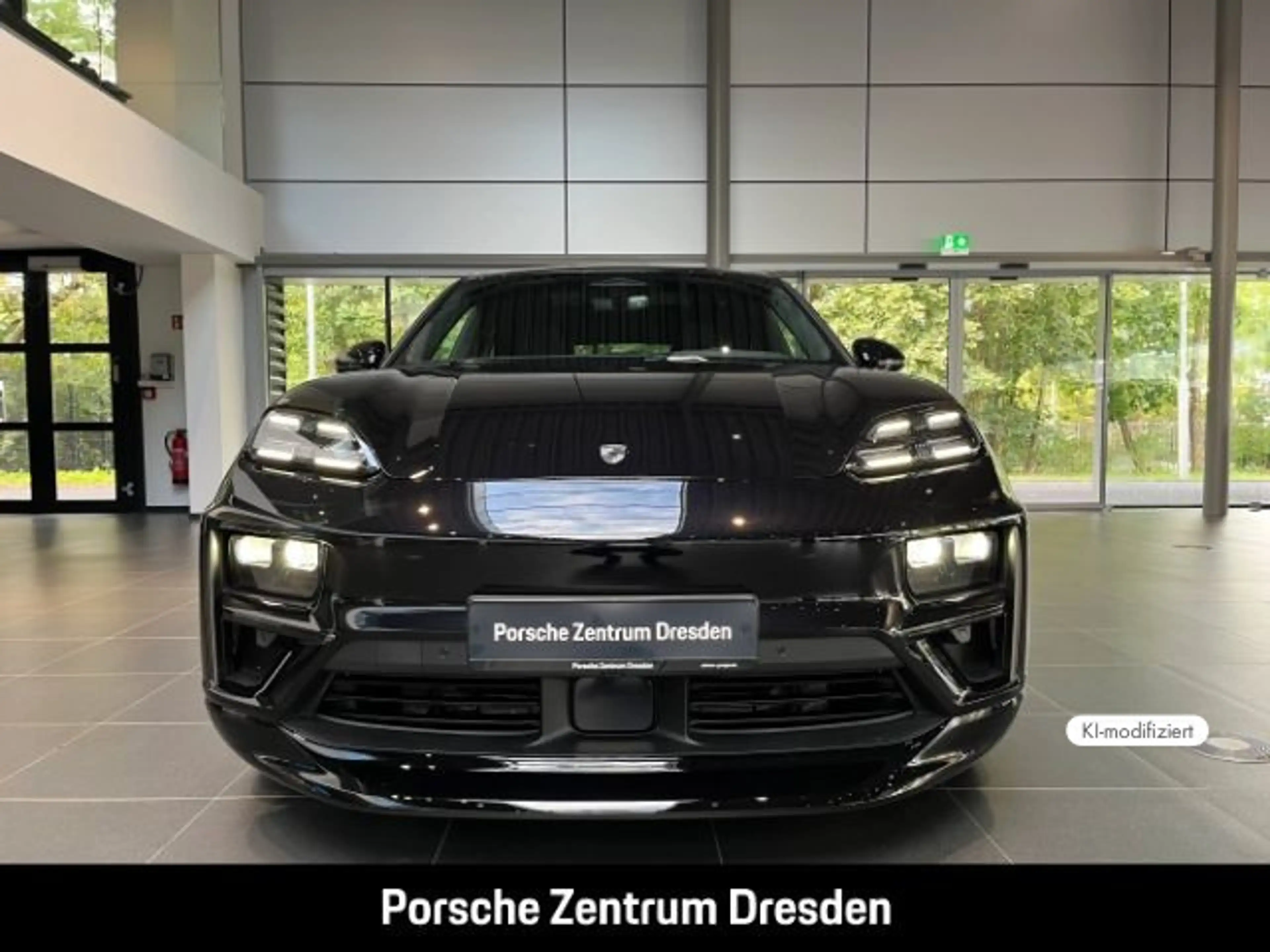 Porsche Macan Turbo — photo 6