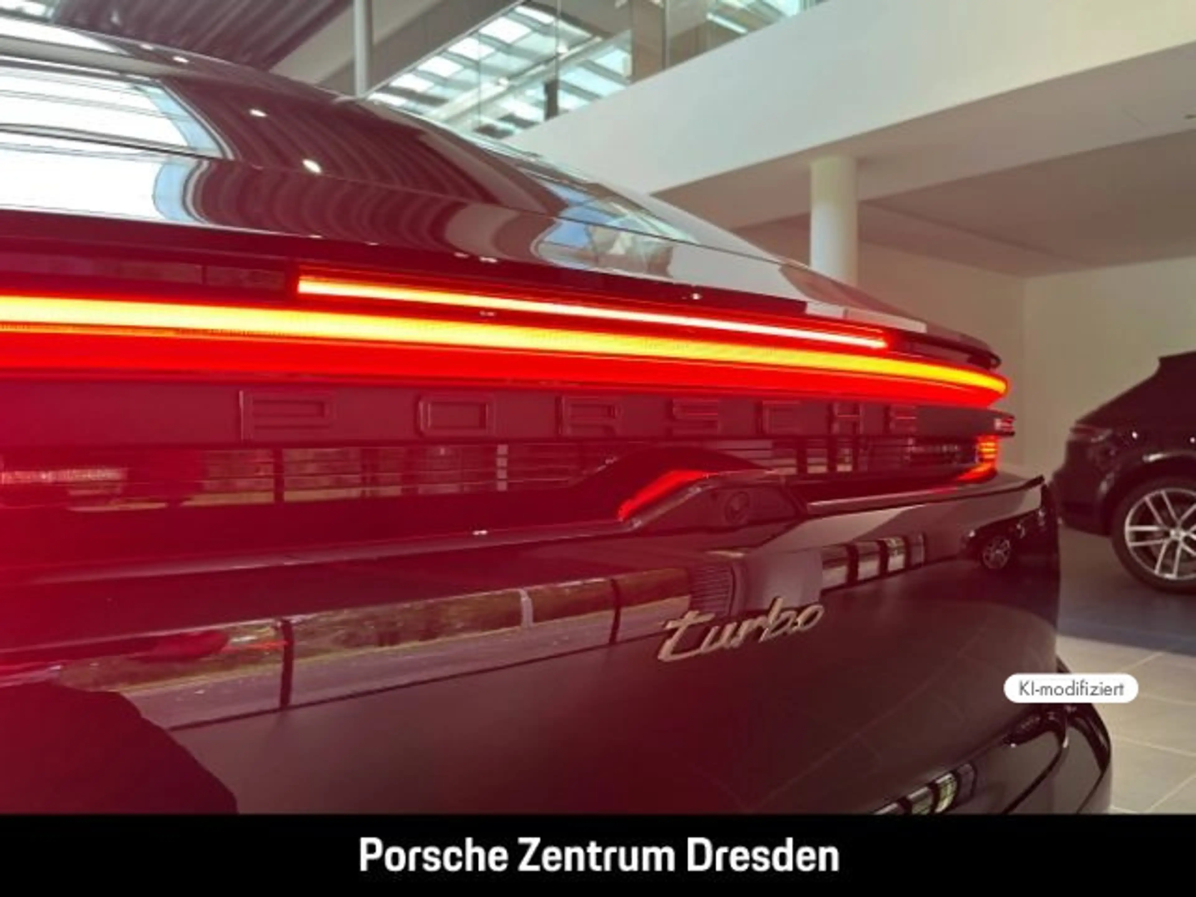 Porsche Macan Turbo — photo 13