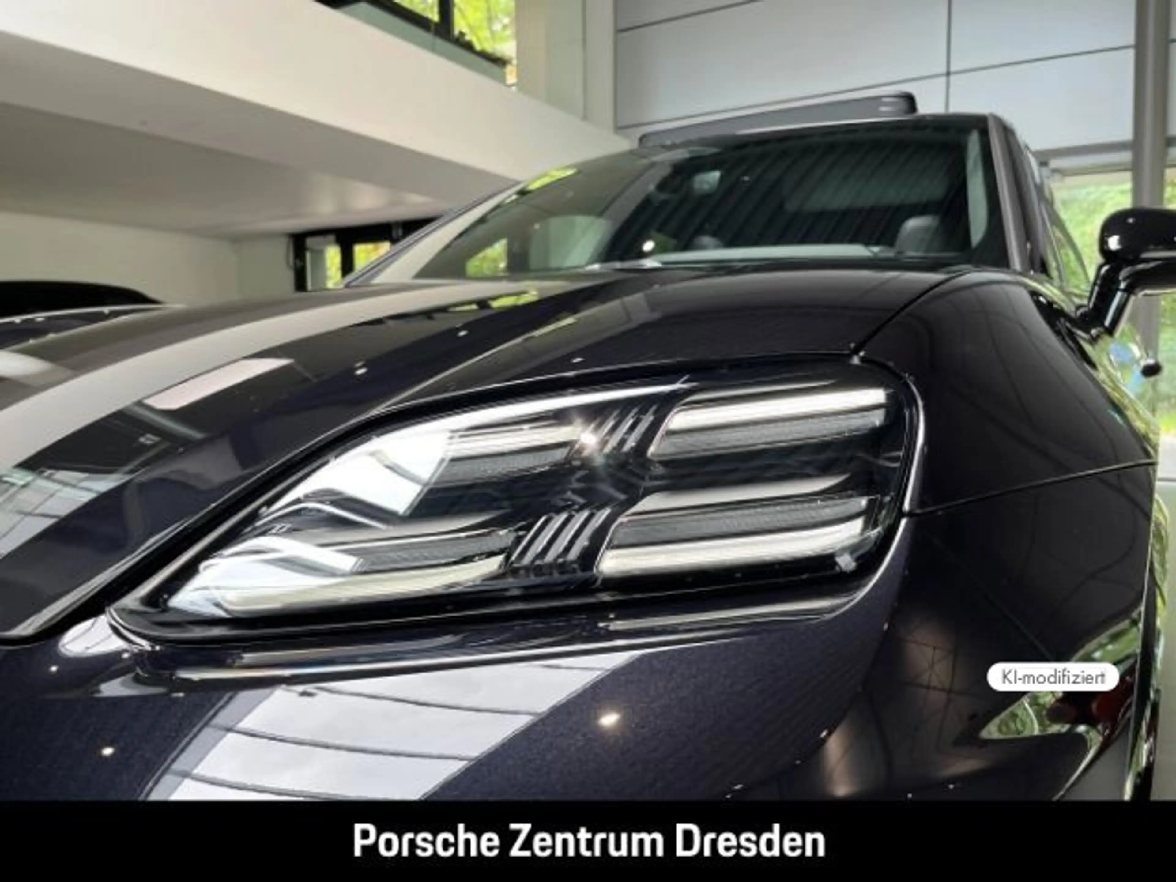 Porsche Macan Turbo — photo 12