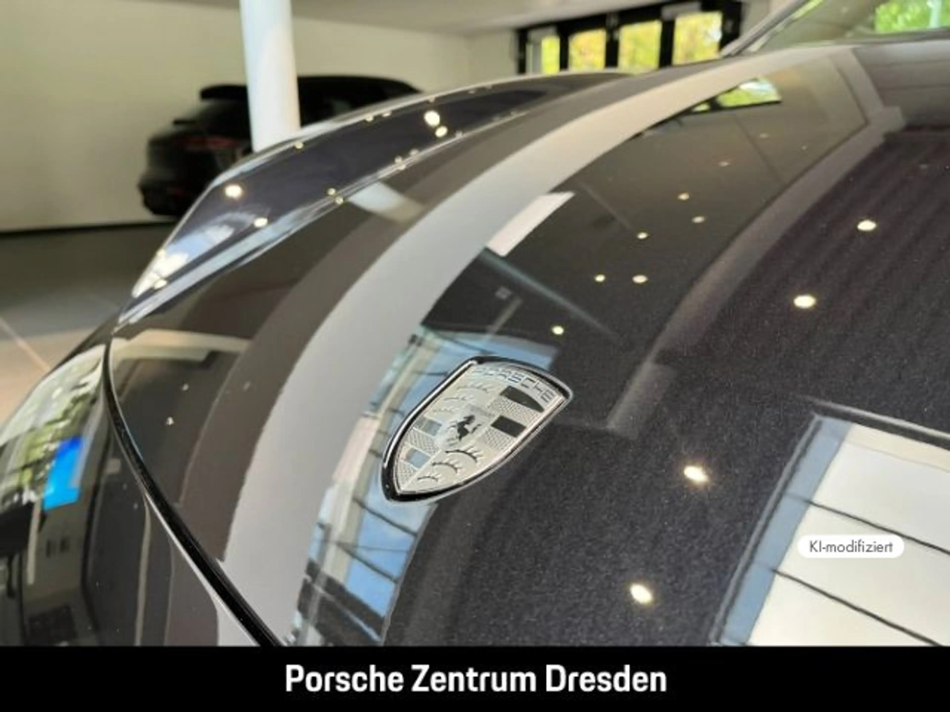 Porsche Macan Turbo — photo 14