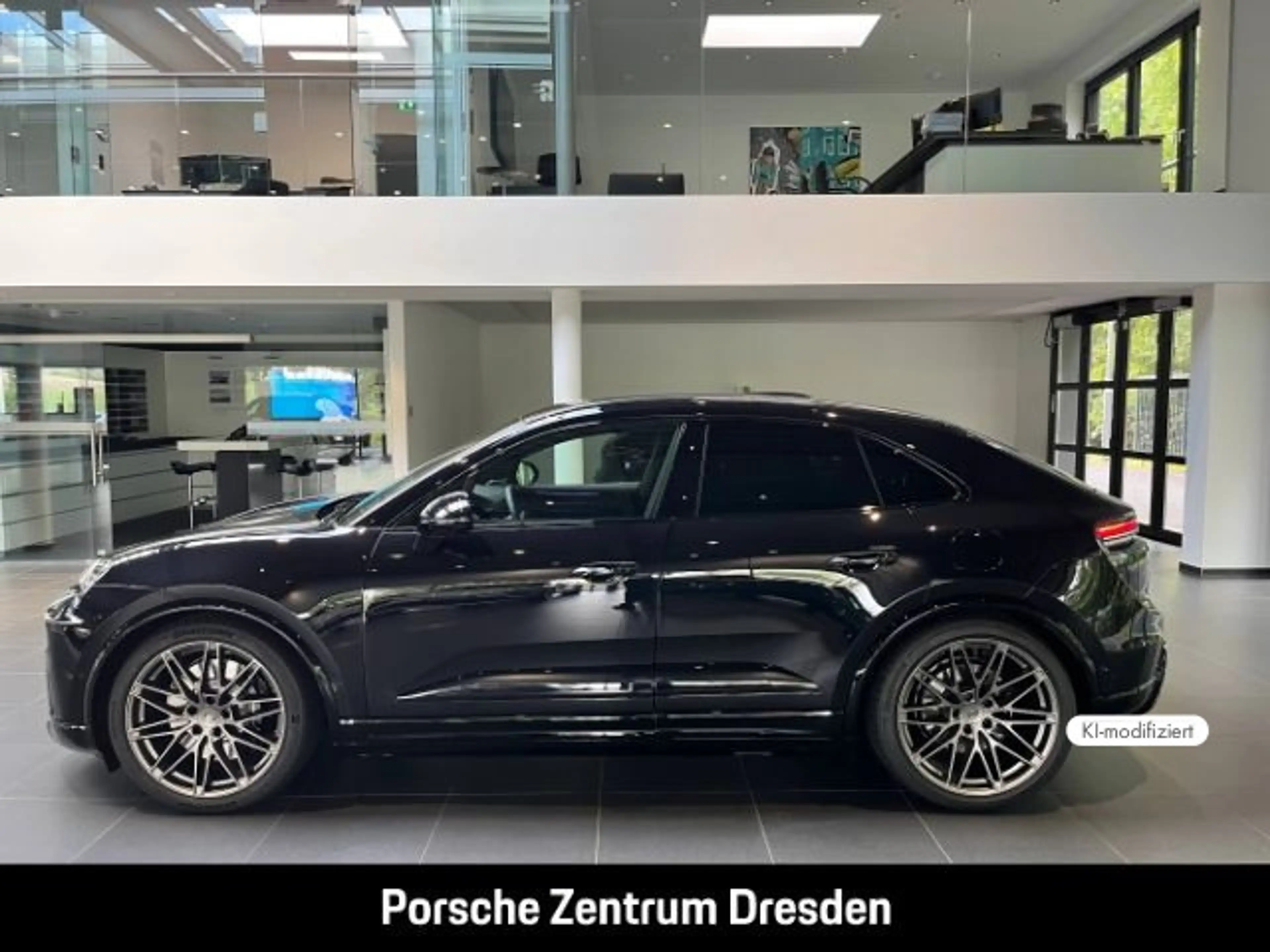Porsche Macan Turbo — photo 2
